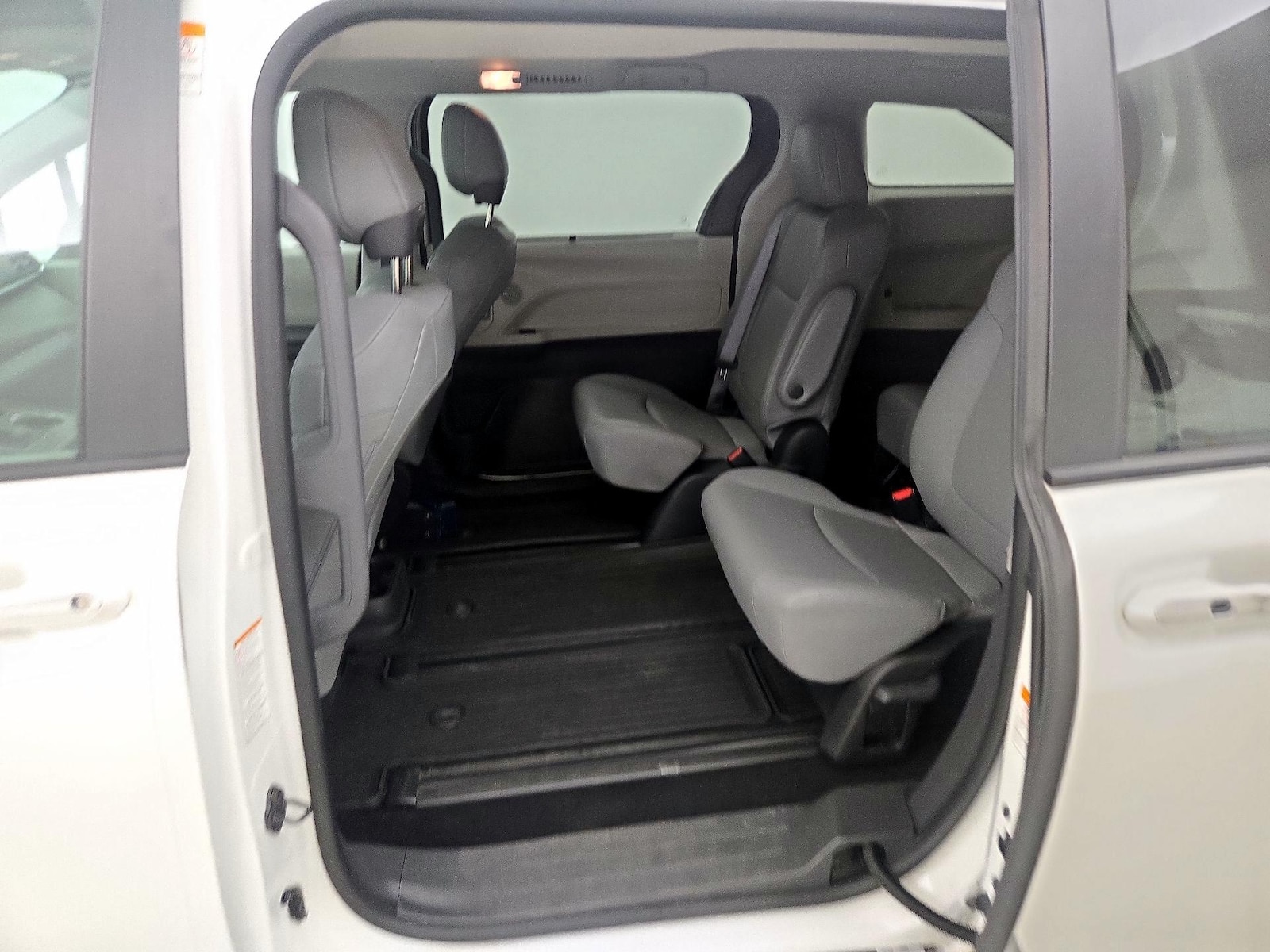 2022 Toyota Sienna XLE - Photo 22