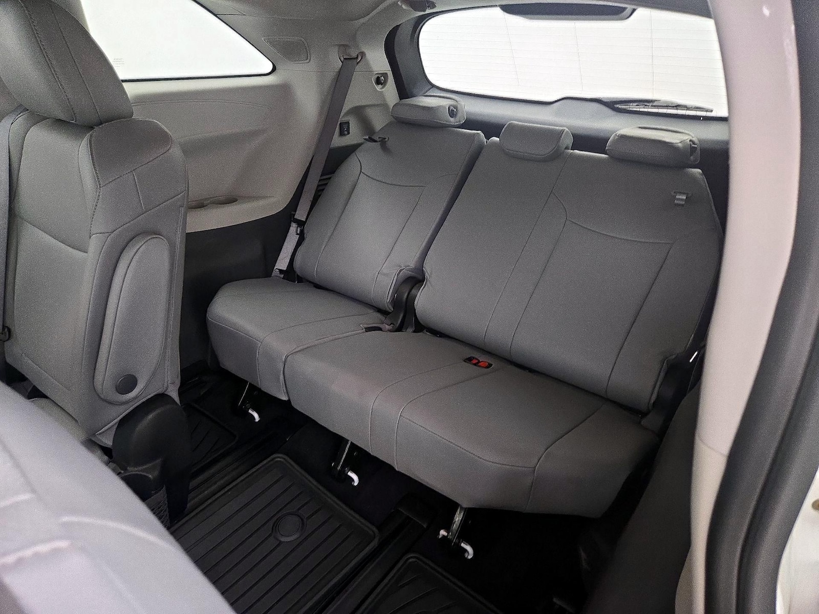 2022 Toyota Sienna XLE - Photo 23
