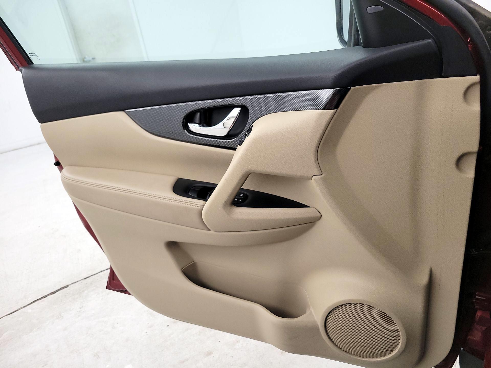 Thumbnail: 2016 Nissan Rogue - 12