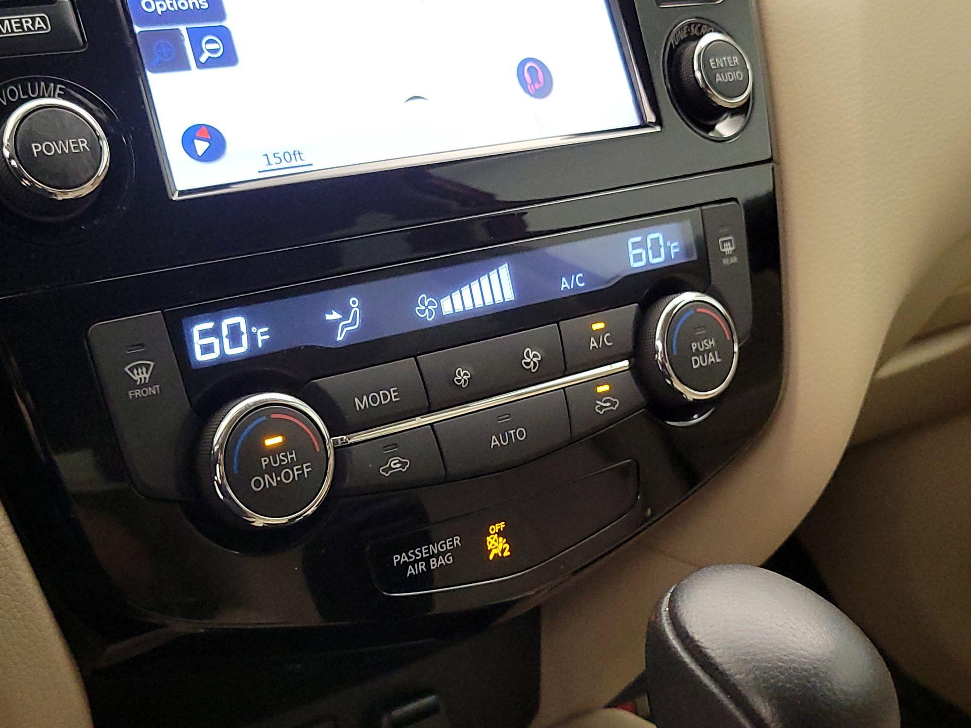 Thumbnail: 2016 Nissan Rogue - 16