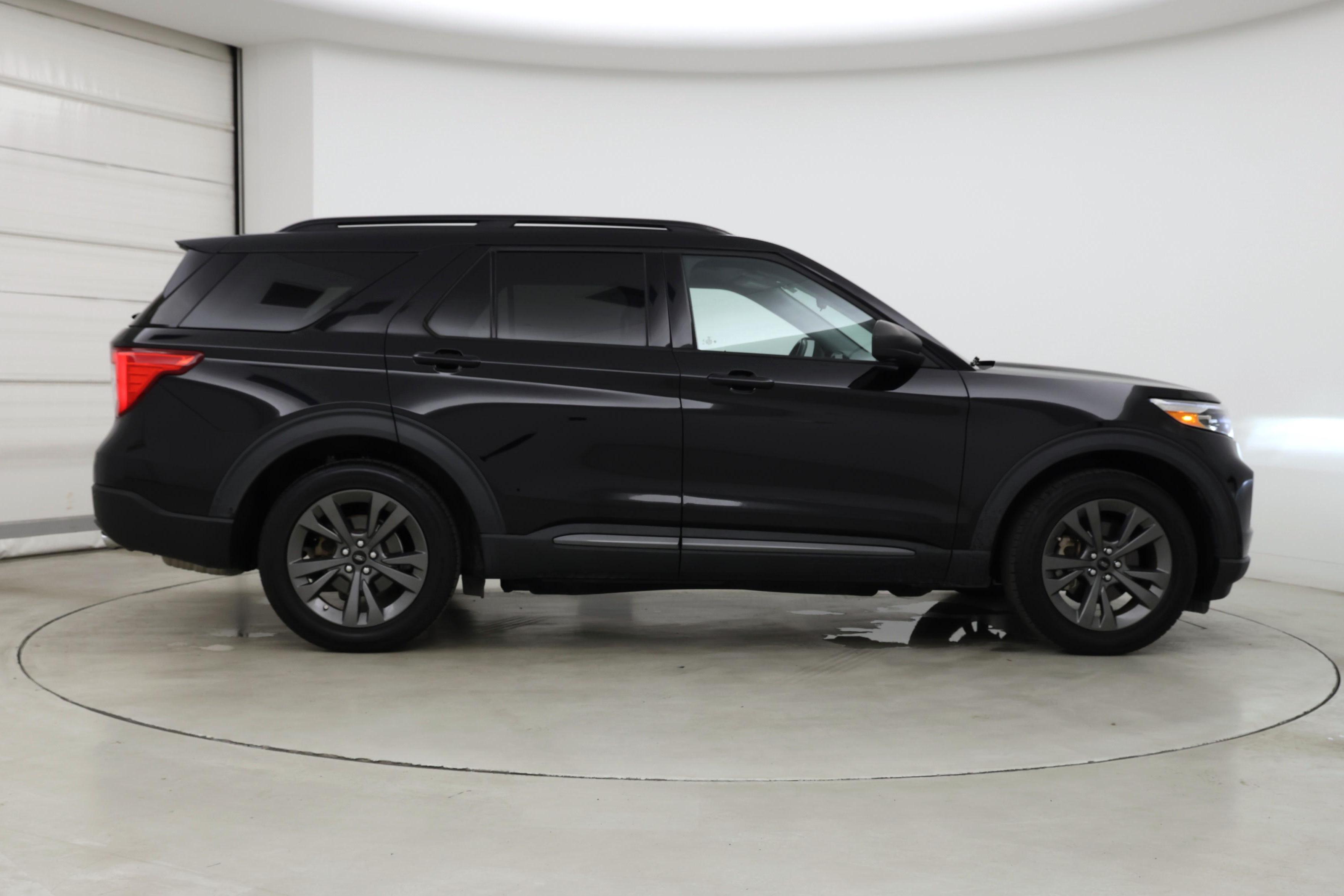 Thumbnail: 2021 Ford Explorer - 7
