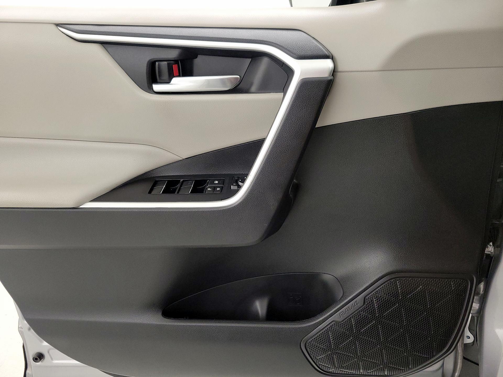 Thumbnail: 2021 Toyota RAV4 - 12
