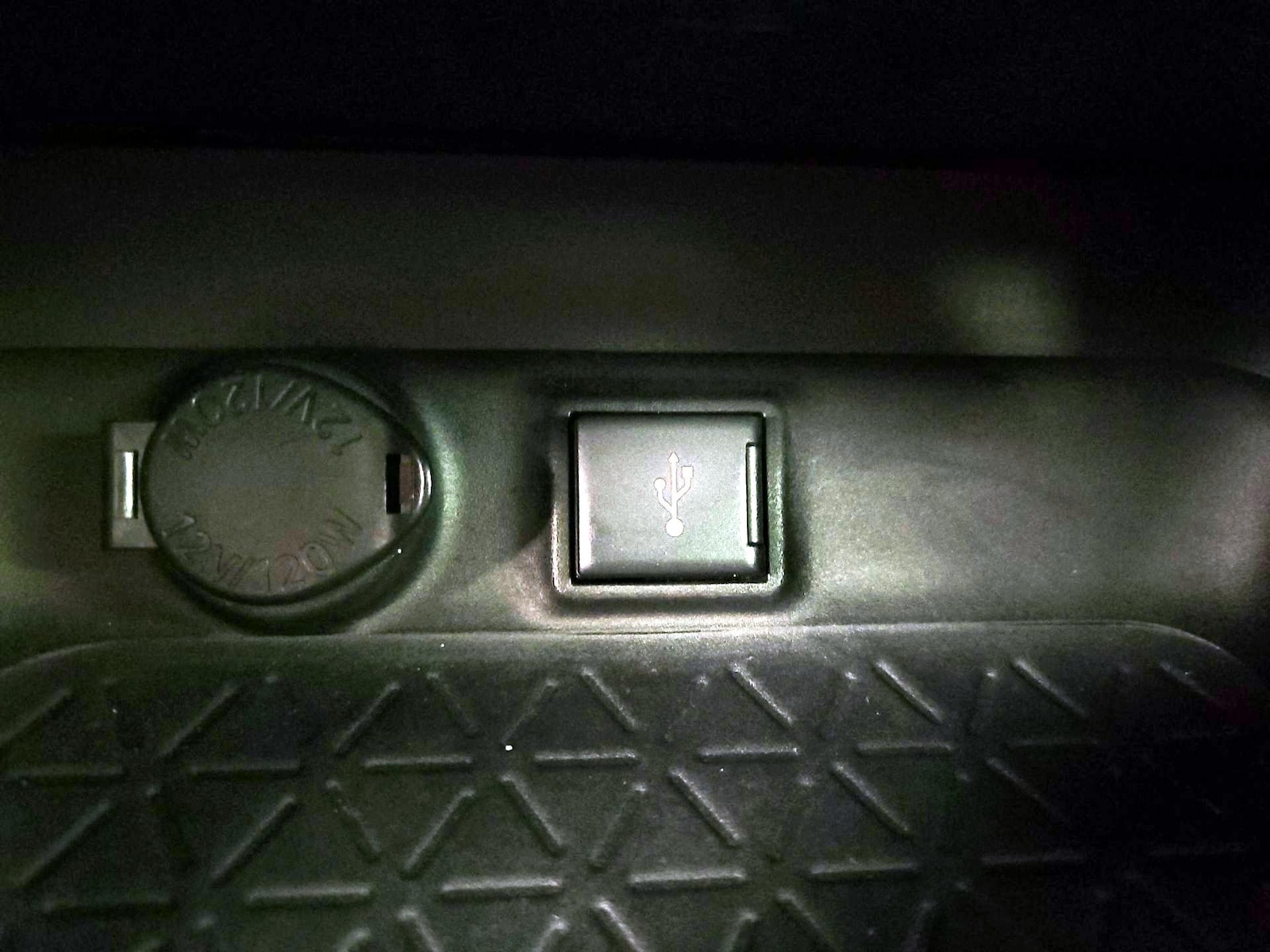2021 Toyota RAV4 XLE Premium - Photo 19