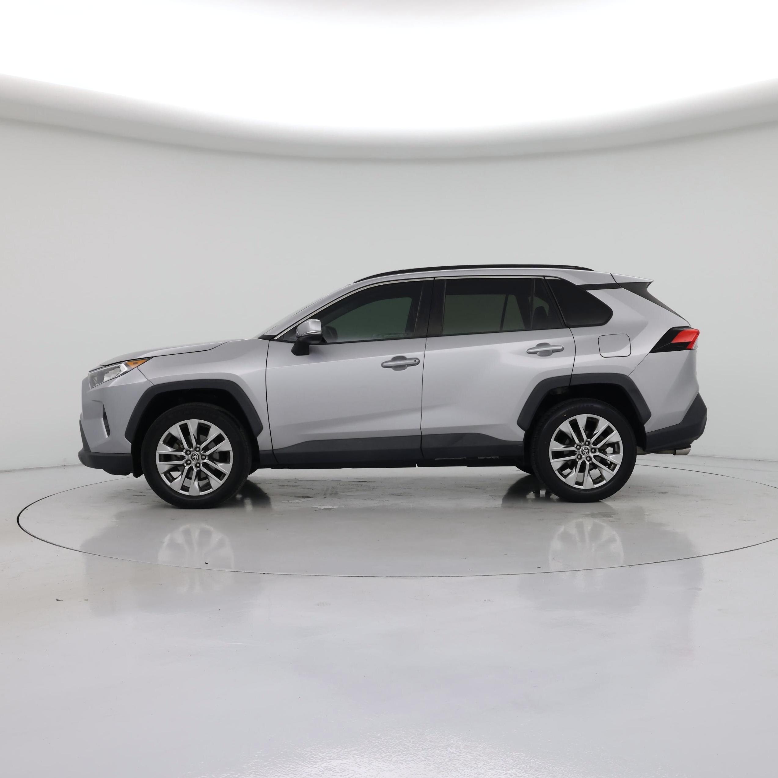 Thumbnail: 2021 Toyota RAV4 - 3