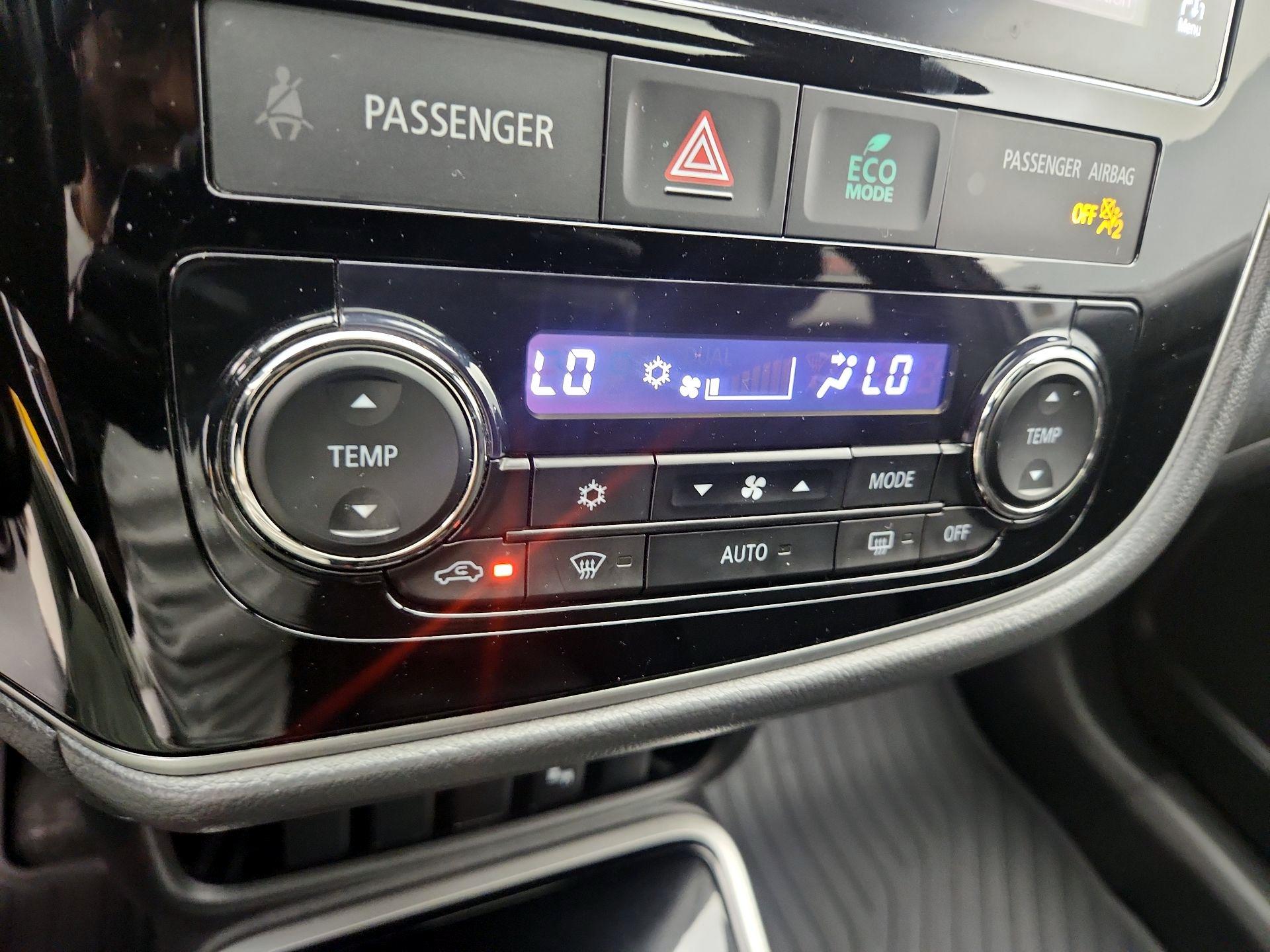 Thumbnail: 2018 Mitsubishi Outlander - 16