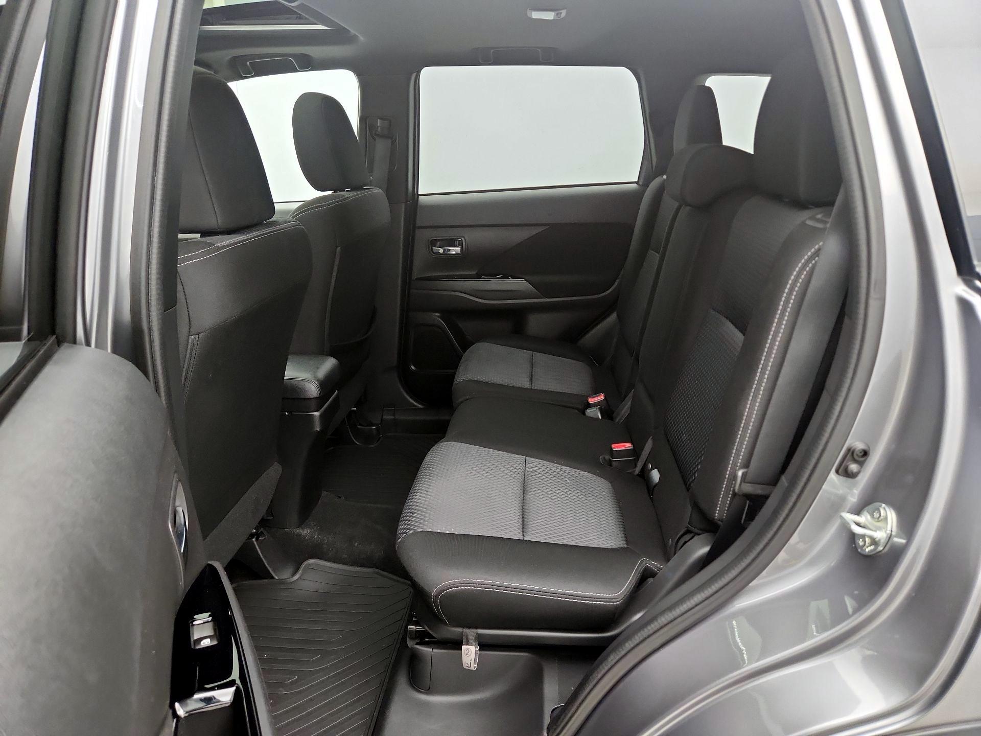Thumbnail: 2018 Mitsubishi Outlander - 20