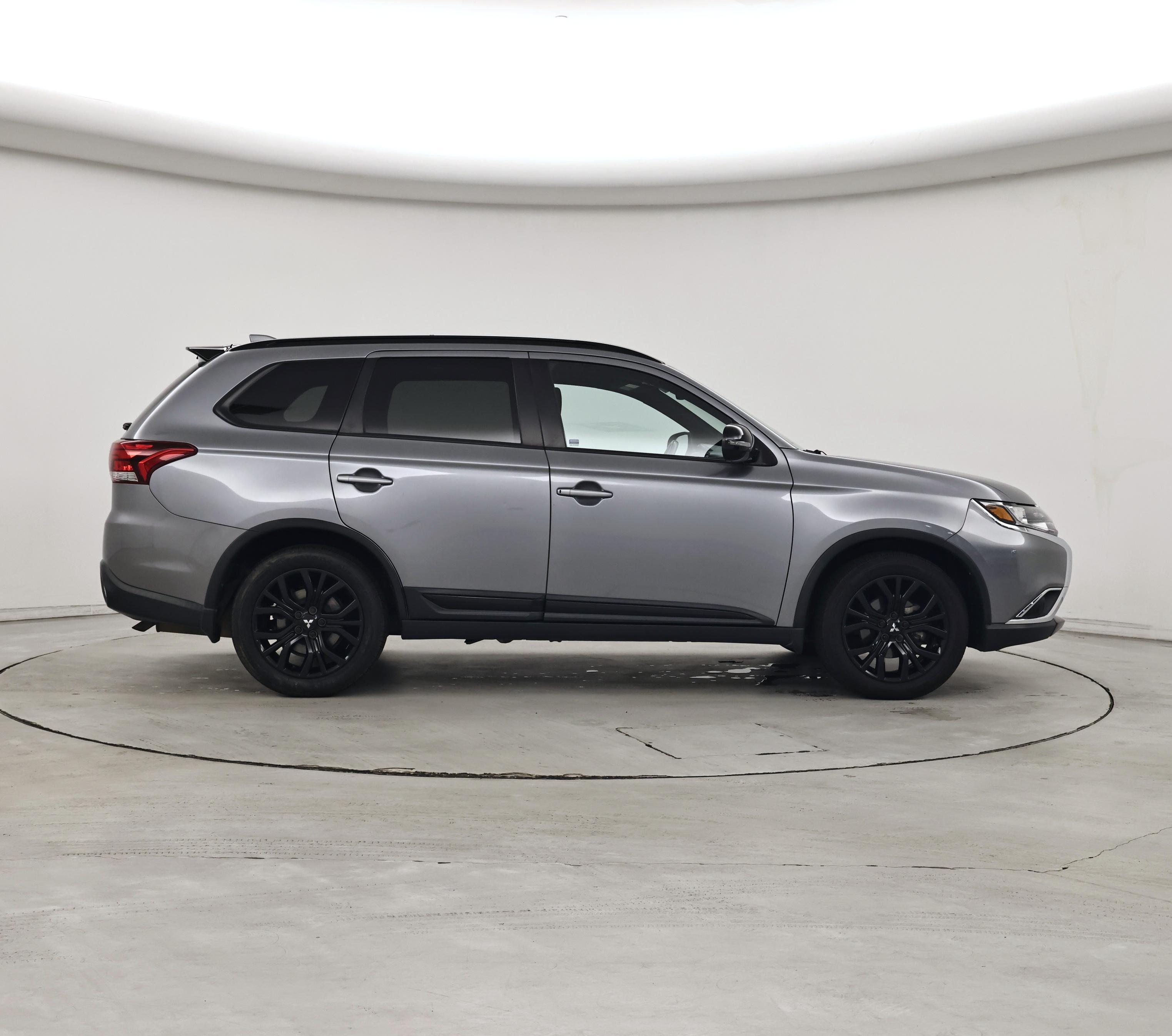 Thumbnail: 2018 Mitsubishi Outlander - 7