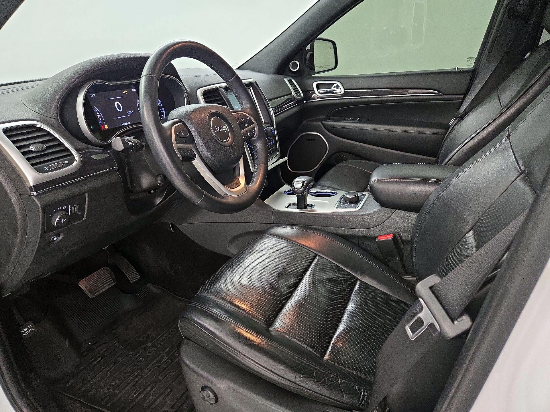 Thumbnail: 2015 Jeep Grand Cherokee - 11
