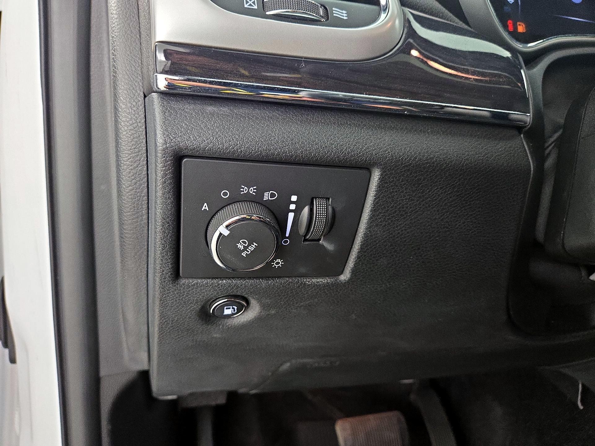 Thumbnail: 2015 Jeep Grand Cherokee - 13