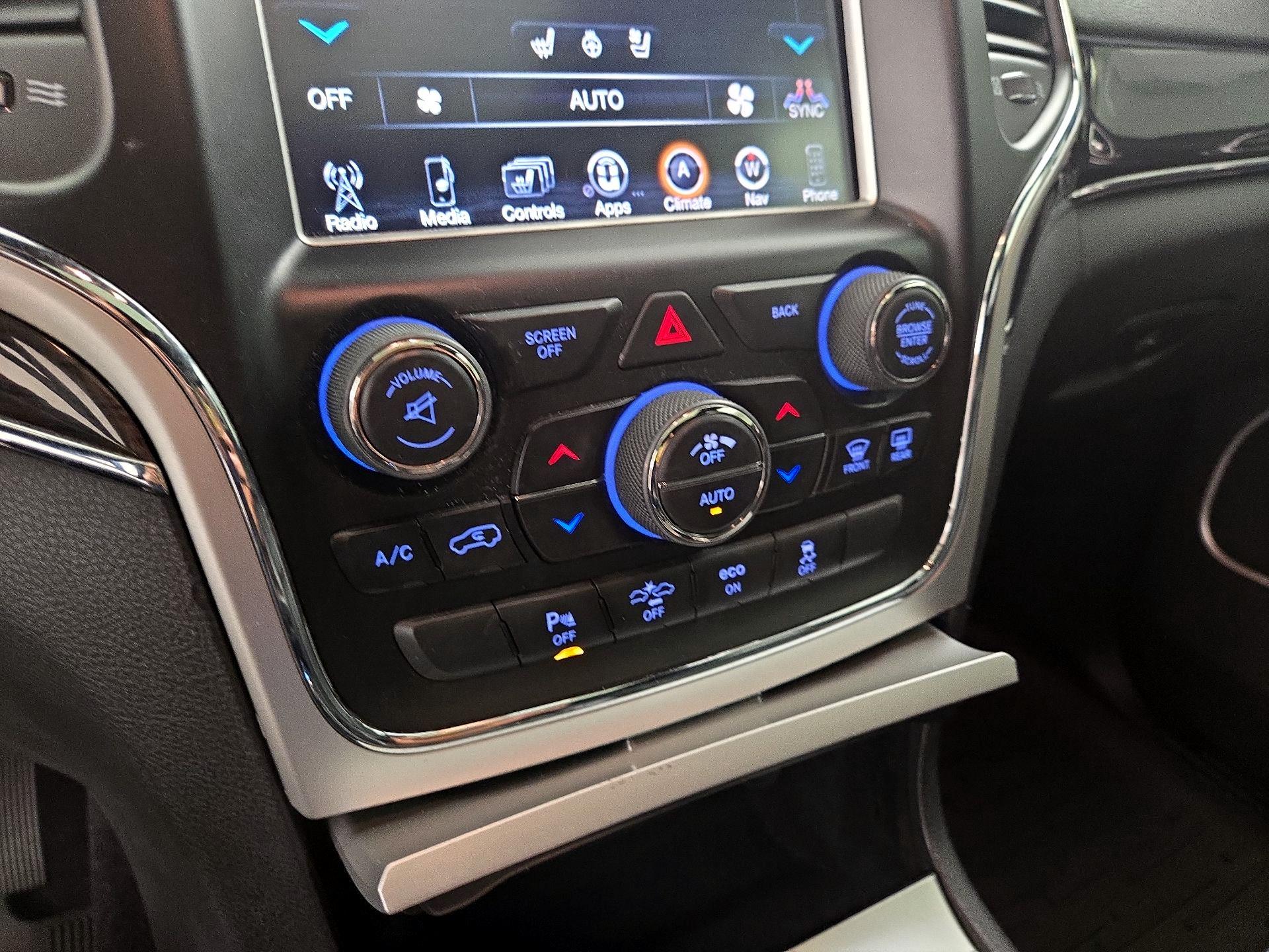 Thumbnail: 2015 Jeep Grand Cherokee - 17