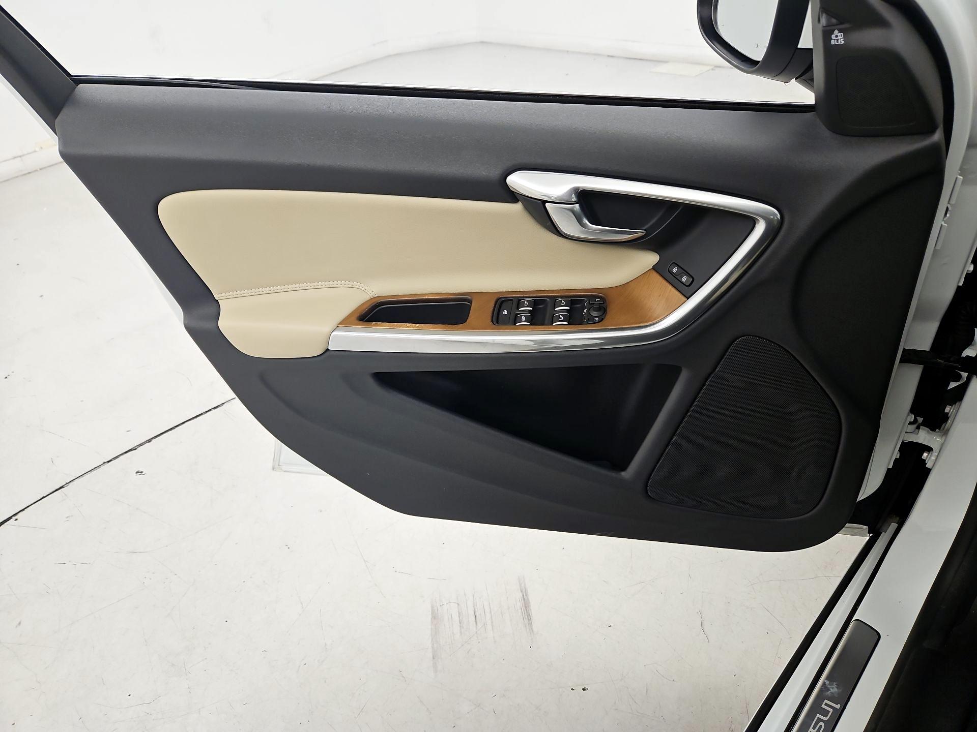 Thumbnail: 2016 Volvo S60 - 12