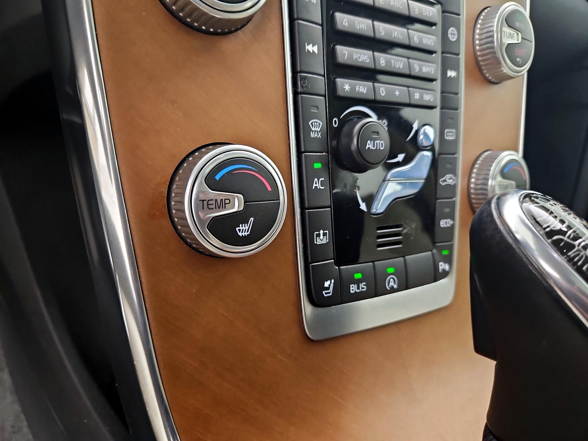 Thumbnail: 2016 Volvo S60 - 16