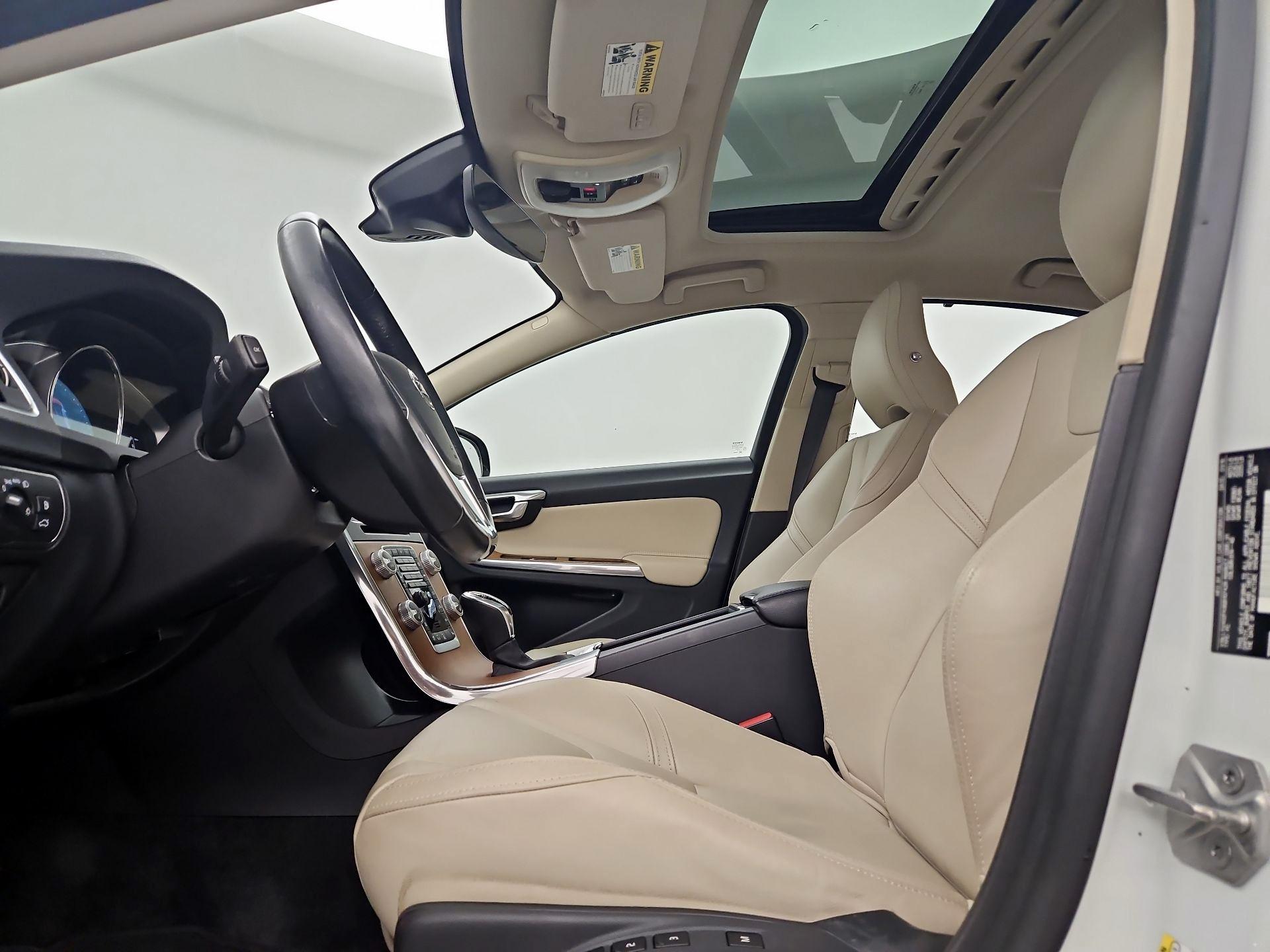 Thumbnail: 2016 Volvo S60 - 19