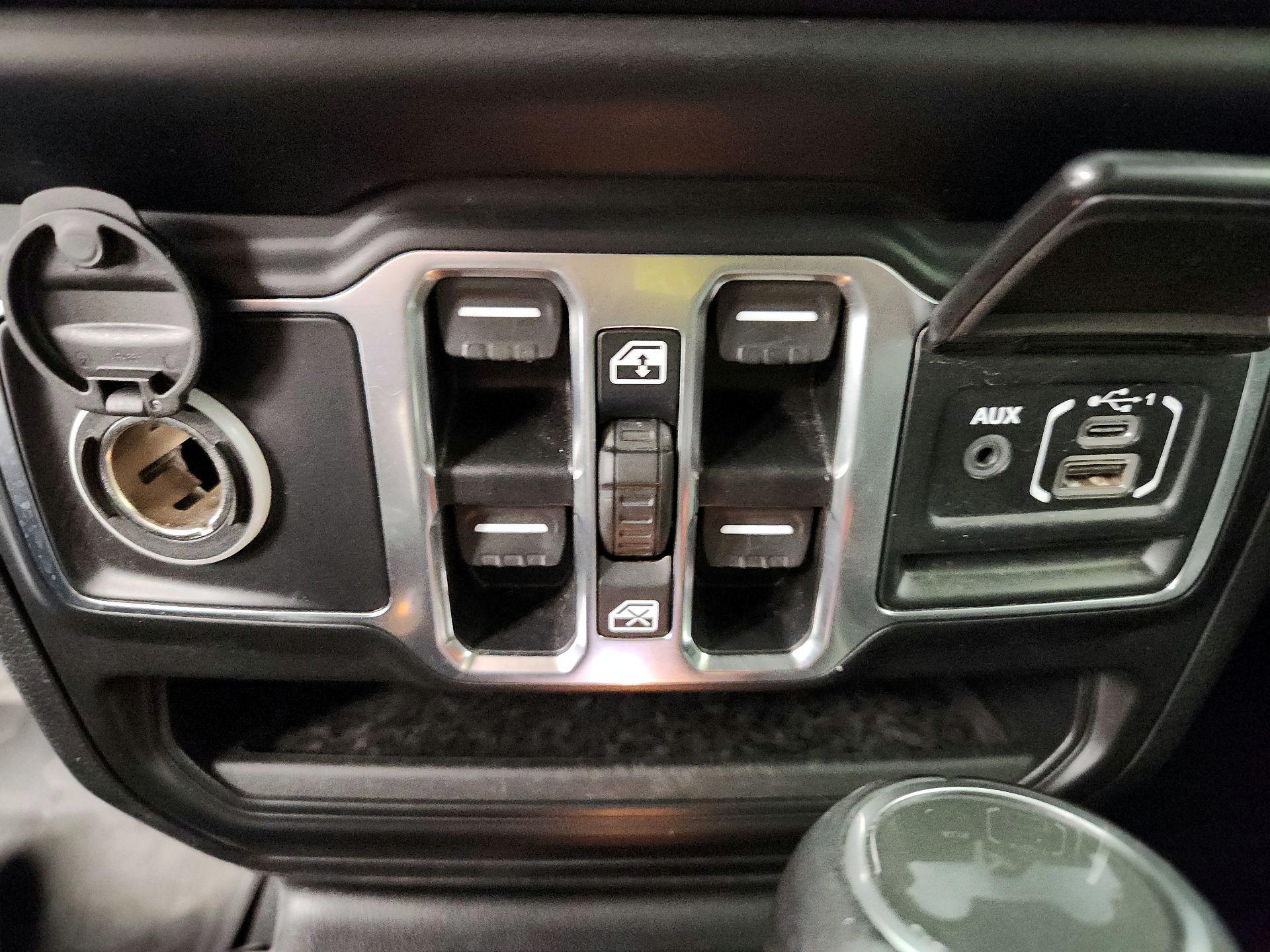 Thumbnail: 2020 Jeep Wrangler - 18