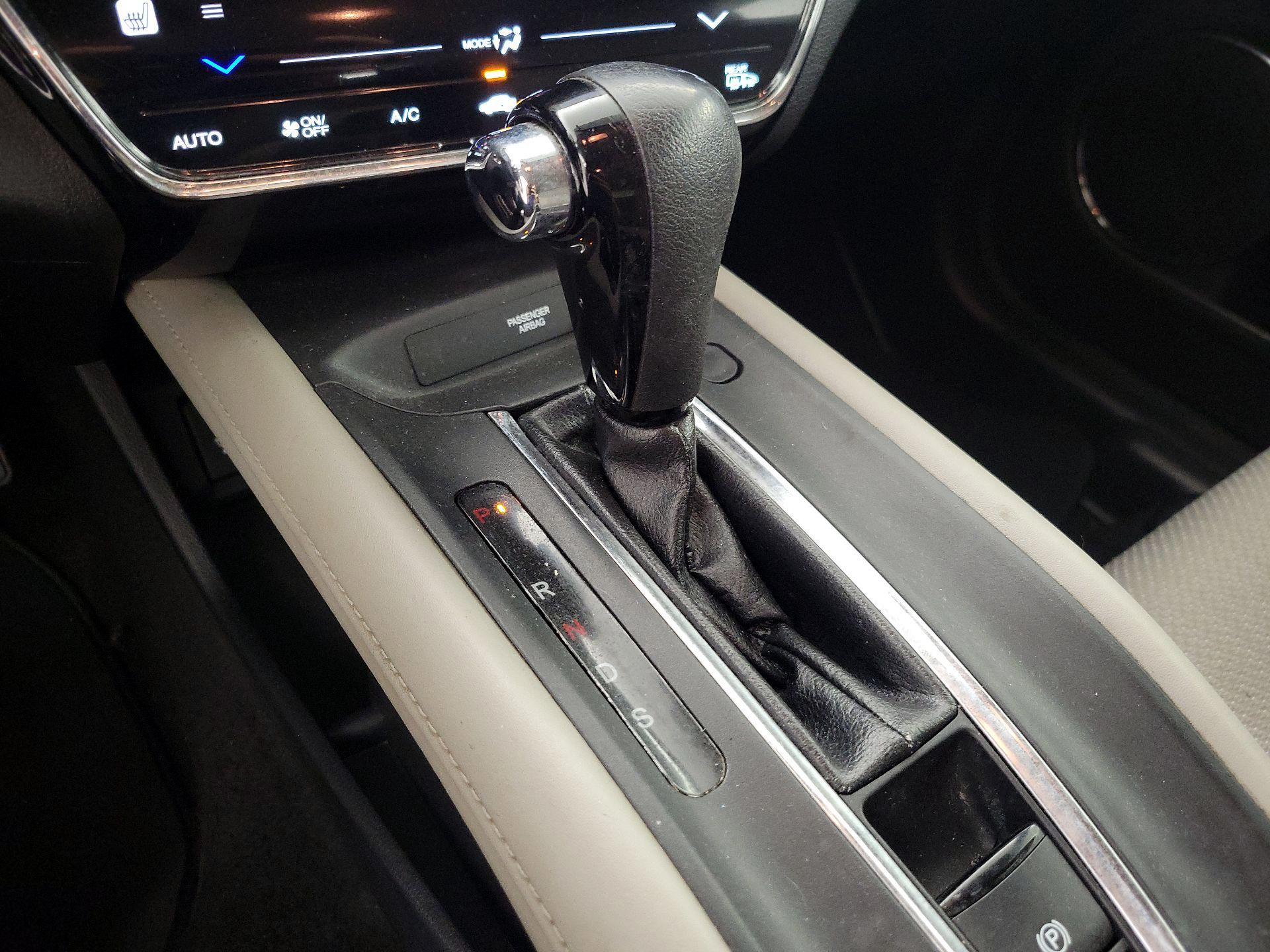 Thumbnail: 2016 Honda HR-V - 17