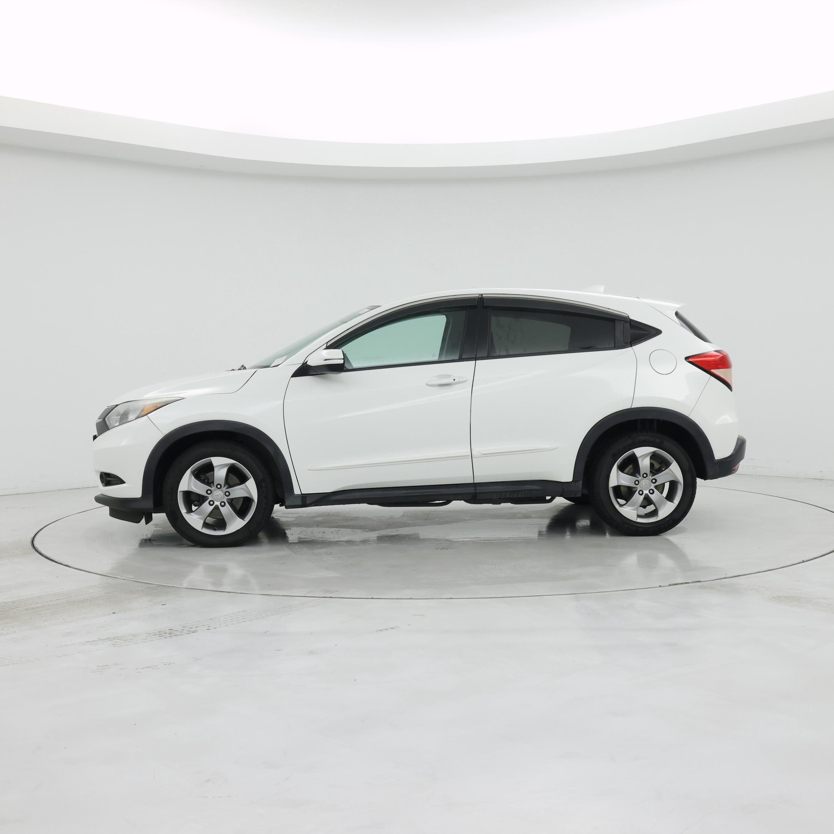 Thumbnail: 2016 Honda HR-V - 3