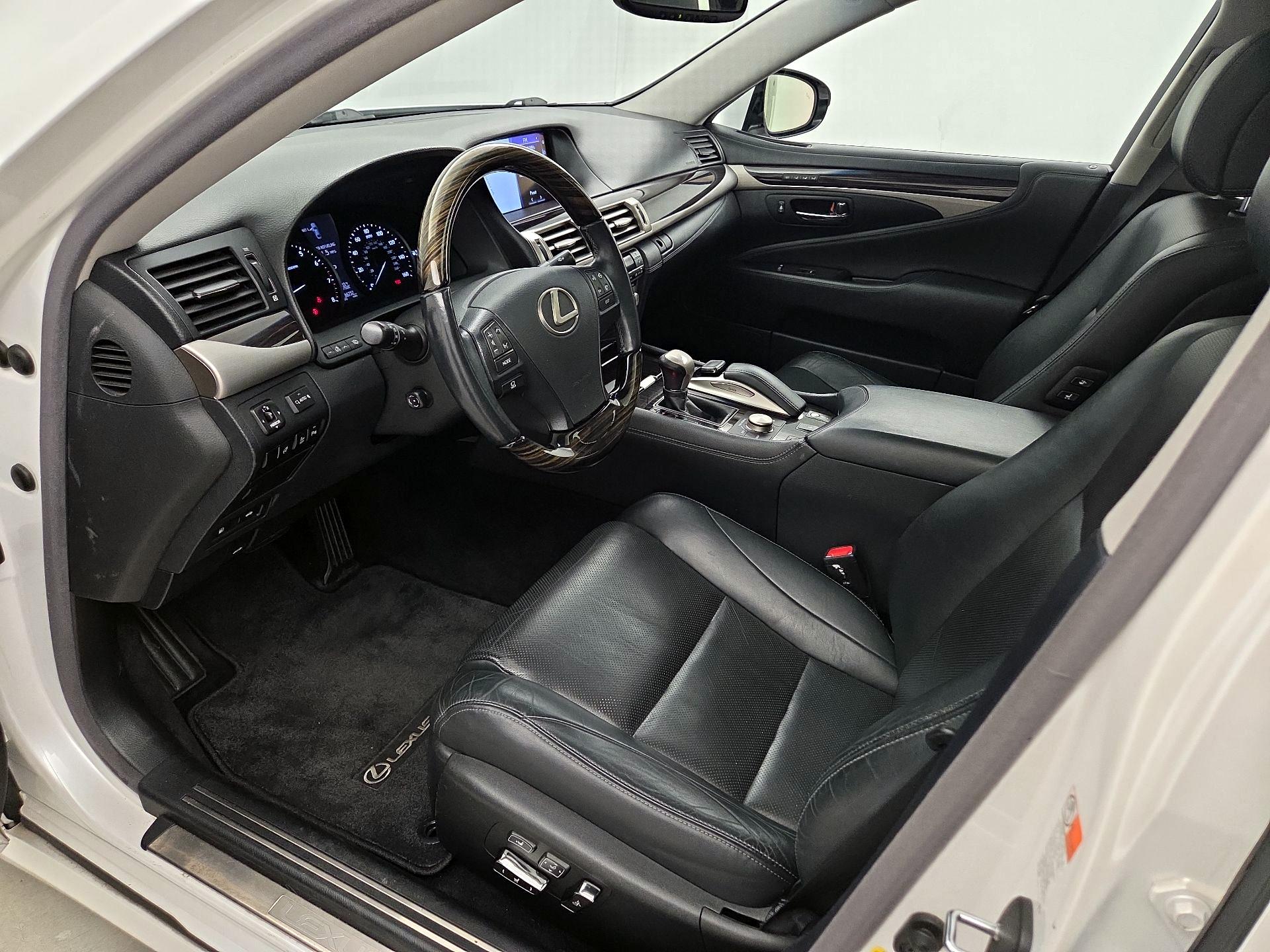 Thumbnail: 2016 Lexus LS - 11