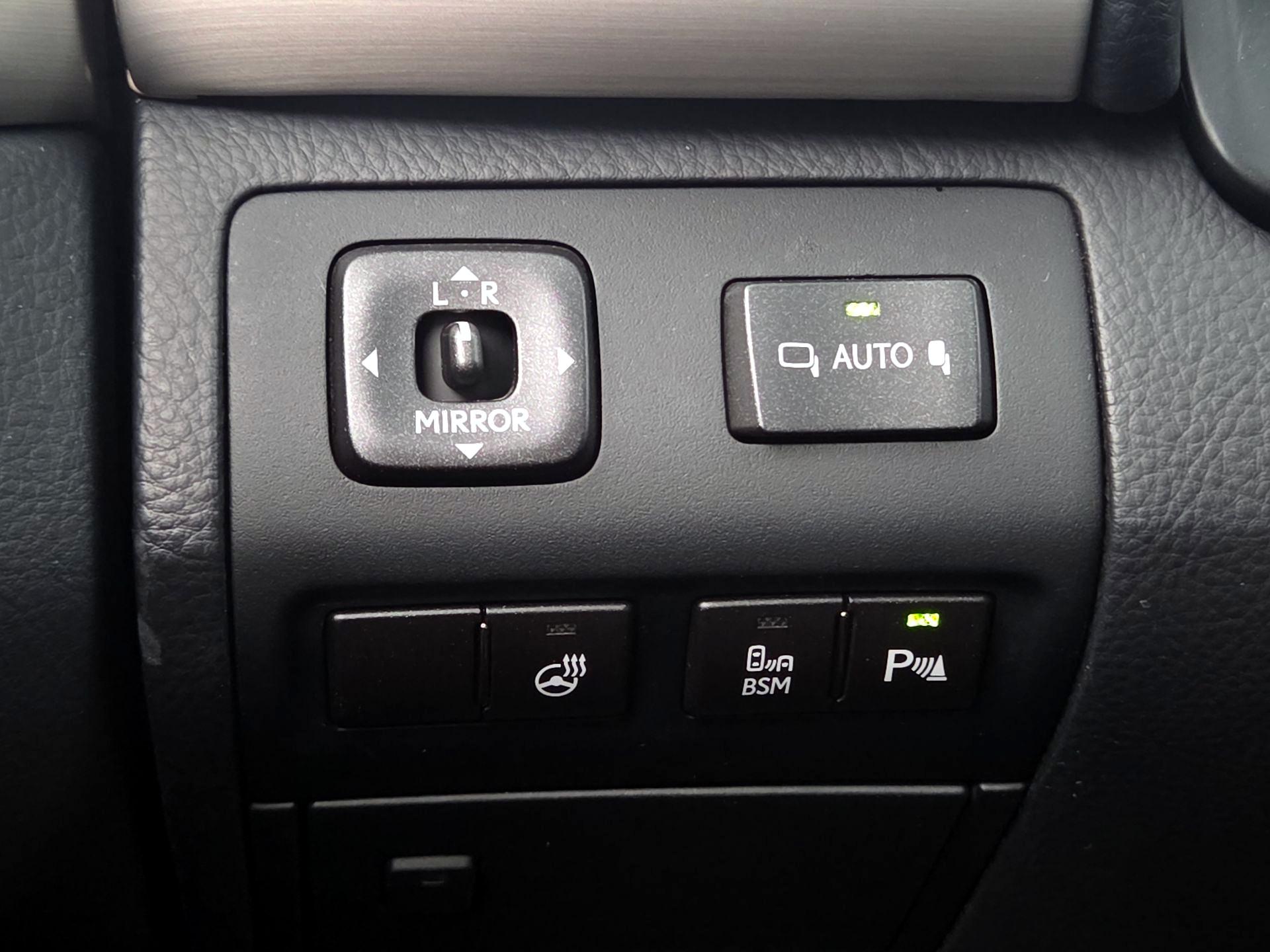 Thumbnail: 2016 Lexus LS - 13