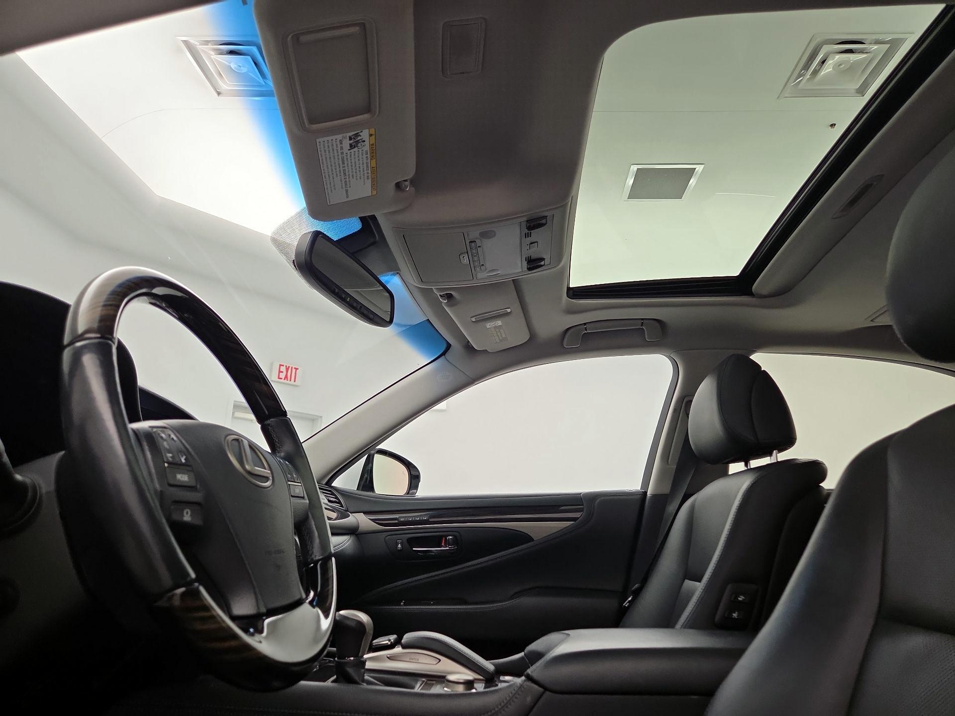 Thumbnail: 2016 Lexus LS - 19
