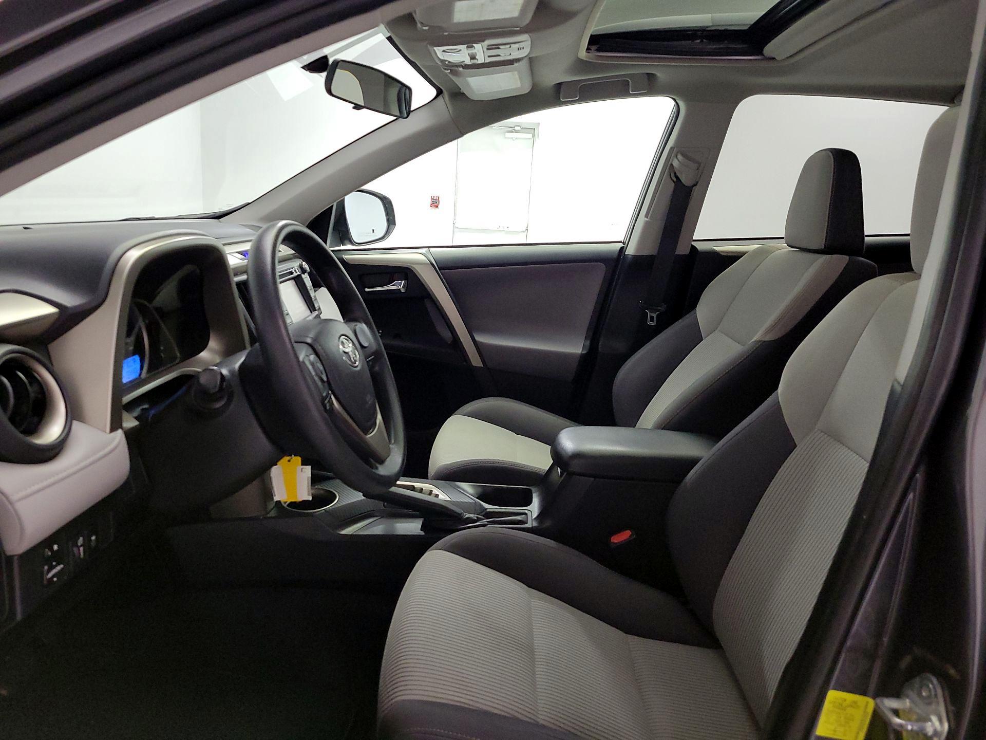 Thumbnail: 2015 Toyota RAV4 - 11