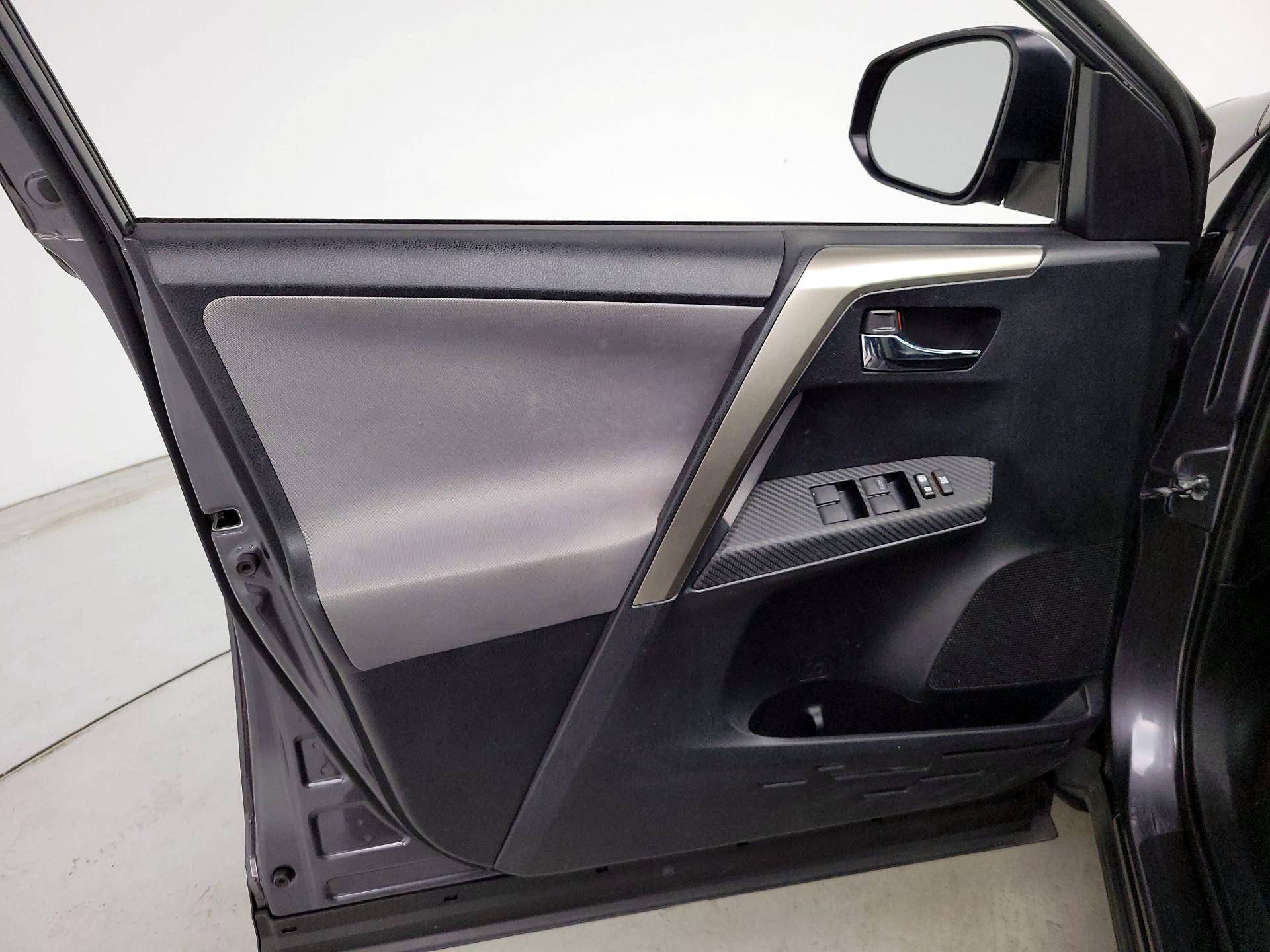 Thumbnail: 2015 Toyota RAV4 - 12