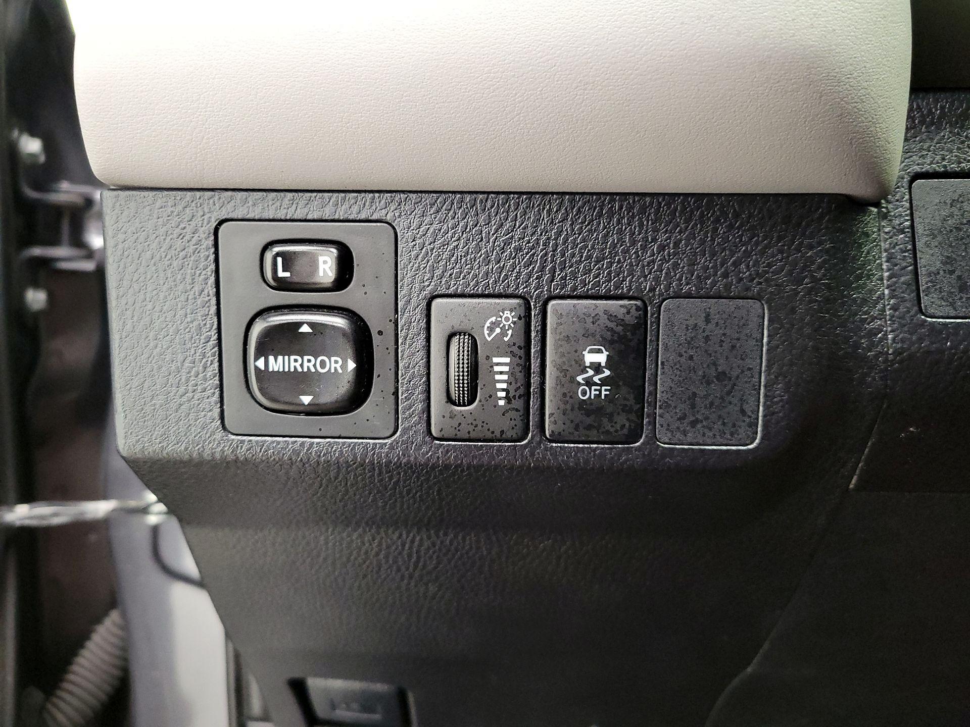 Thumbnail: 2015 Toyota RAV4 - 13