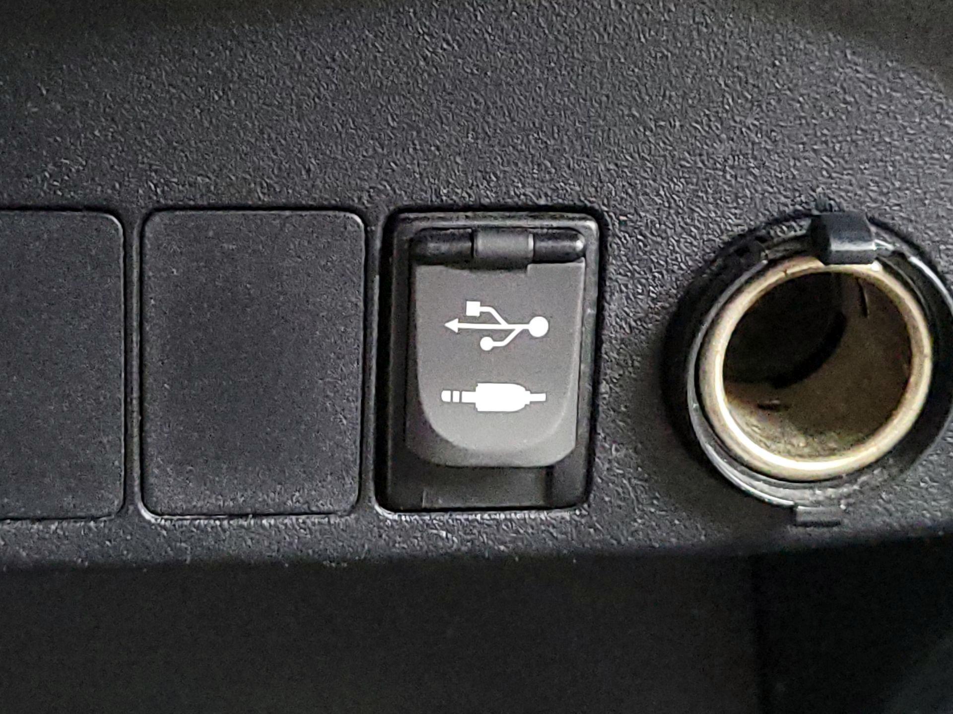 Thumbnail: 2015 Toyota RAV4 - 18