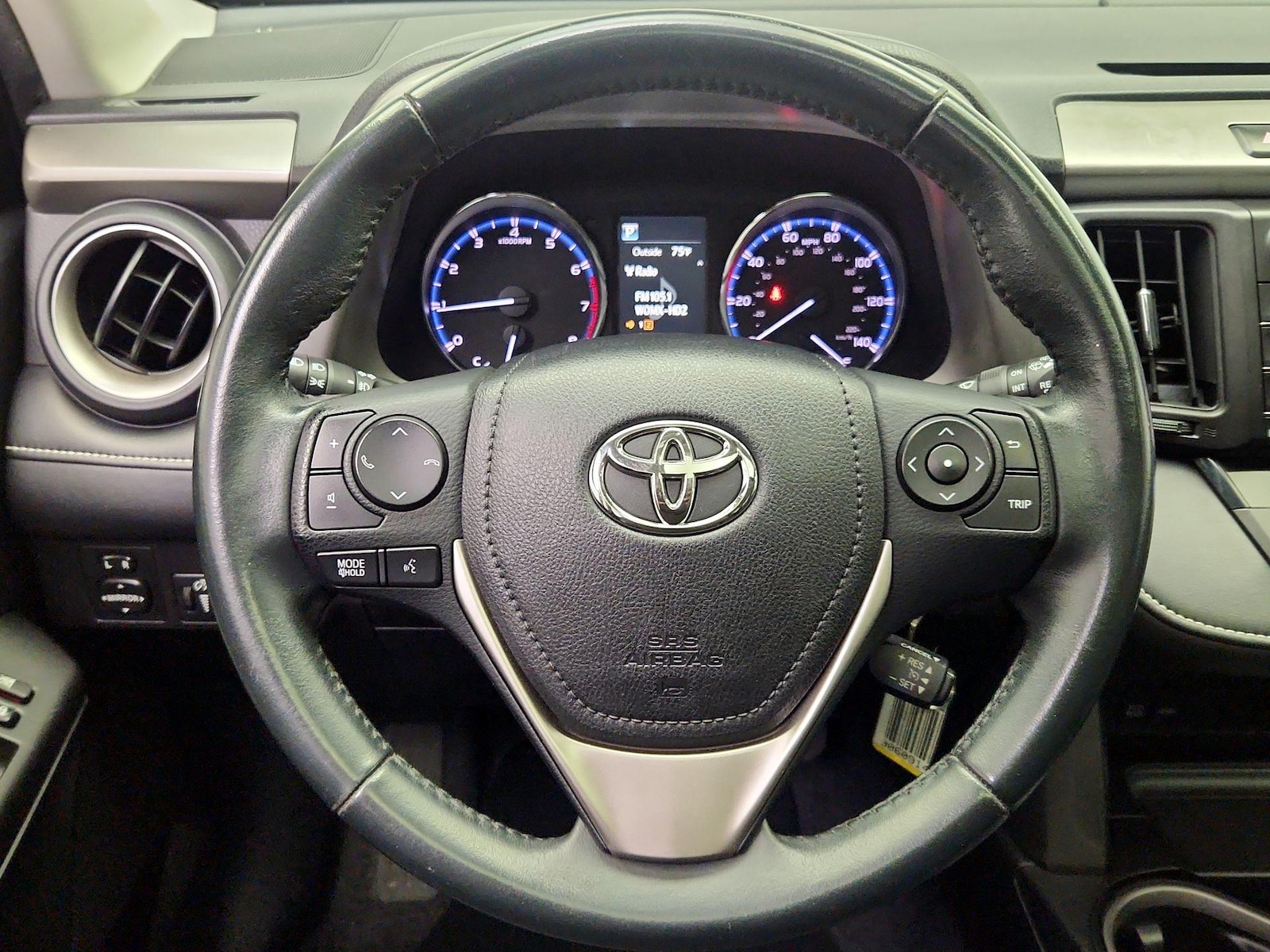 2016 Toyota RAV4 XLE - Photo 11