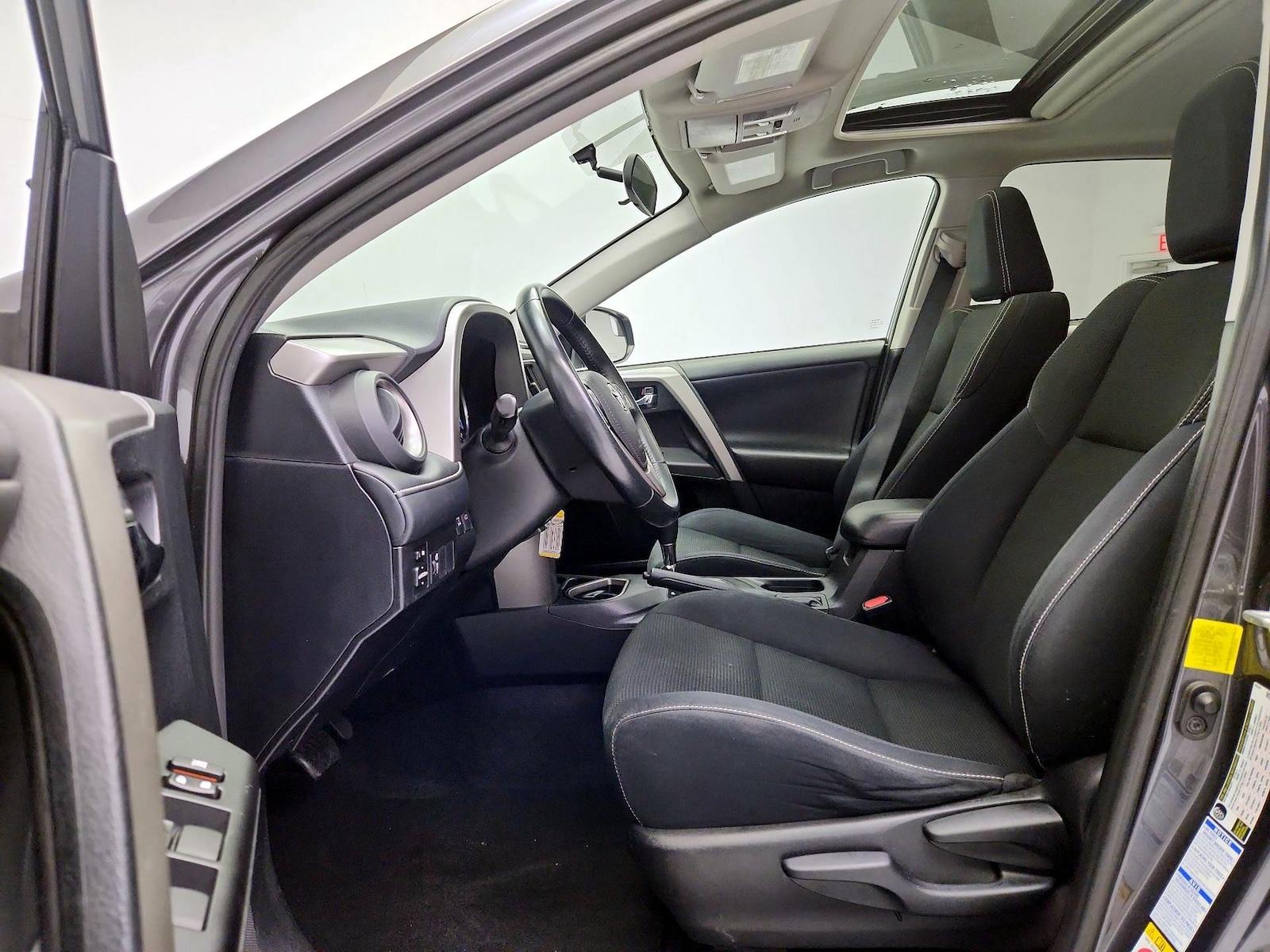 2016 Toyota RAV4 XLE - Photo 12