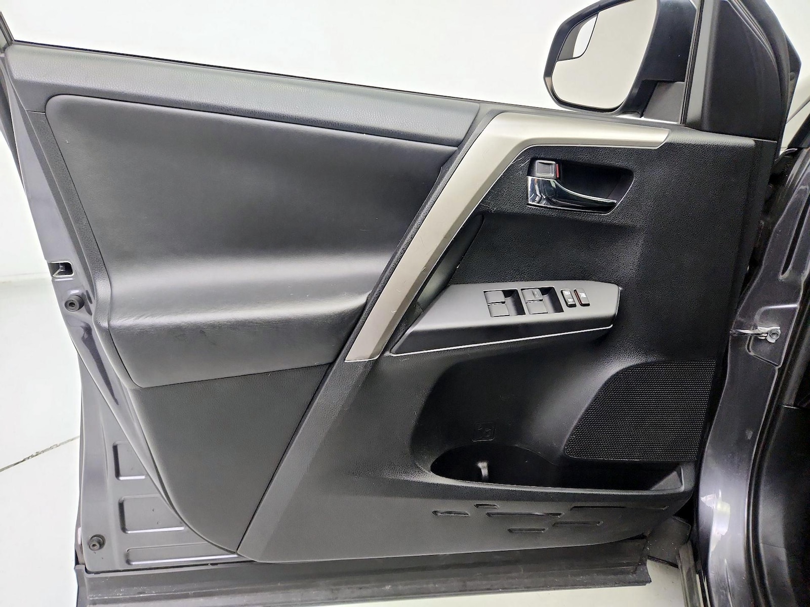 2016 Toyota RAV4 XLE - Photo 13
