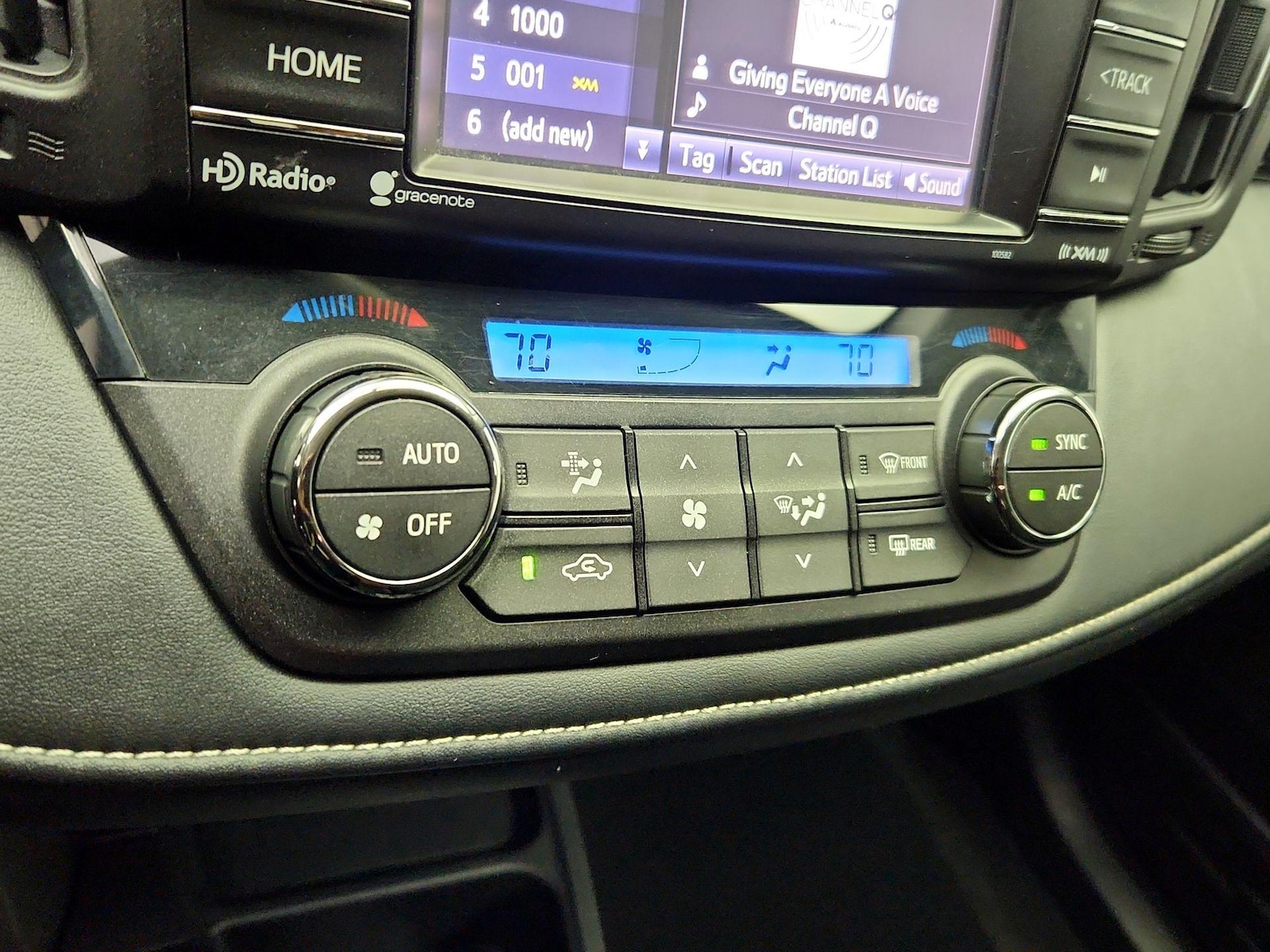 2016 Toyota RAV4 XLE - Photo 17