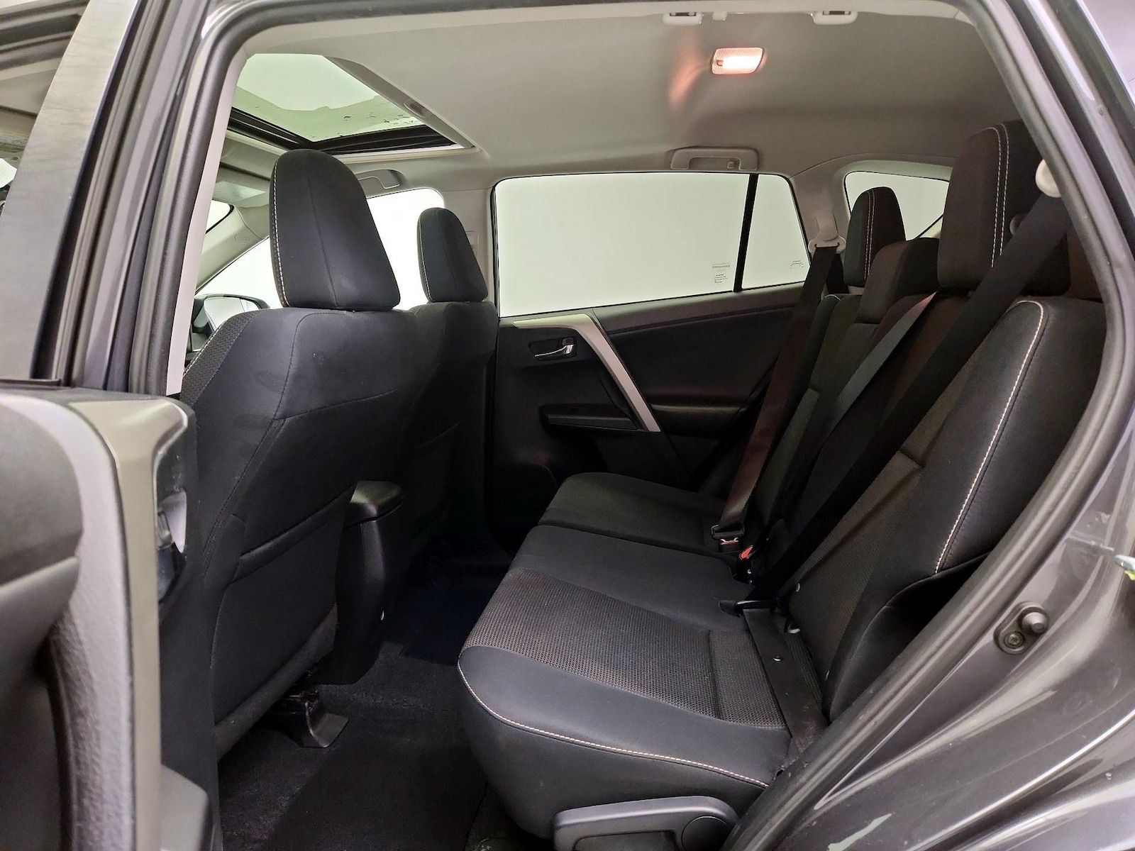 2016 Toyota RAV4 XLE - Photo 21