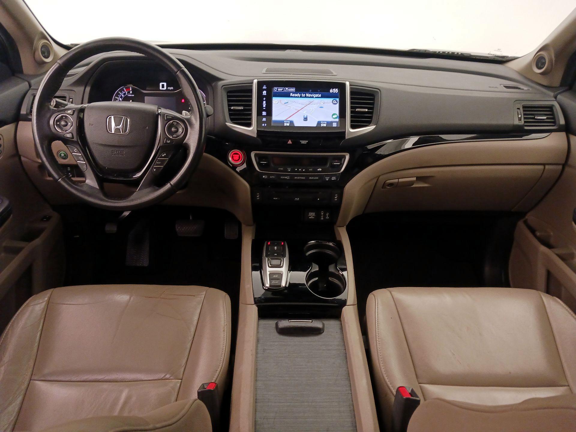 Thumbnail: 2017 Honda Pilot - 9