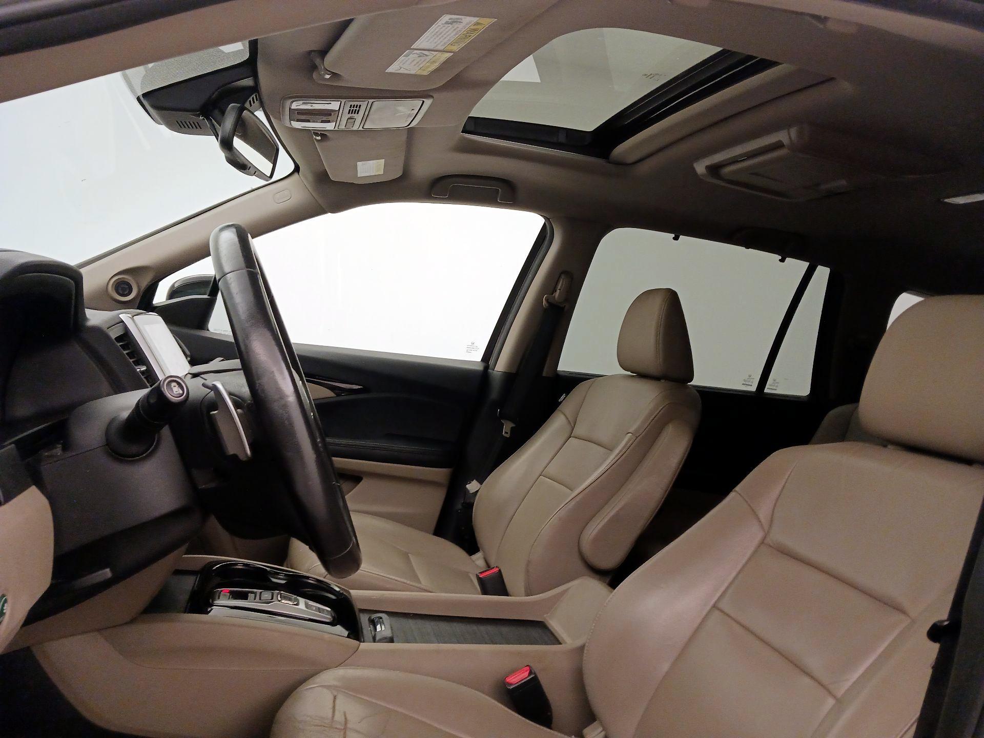 Thumbnail: 2017 Honda Pilot - 20