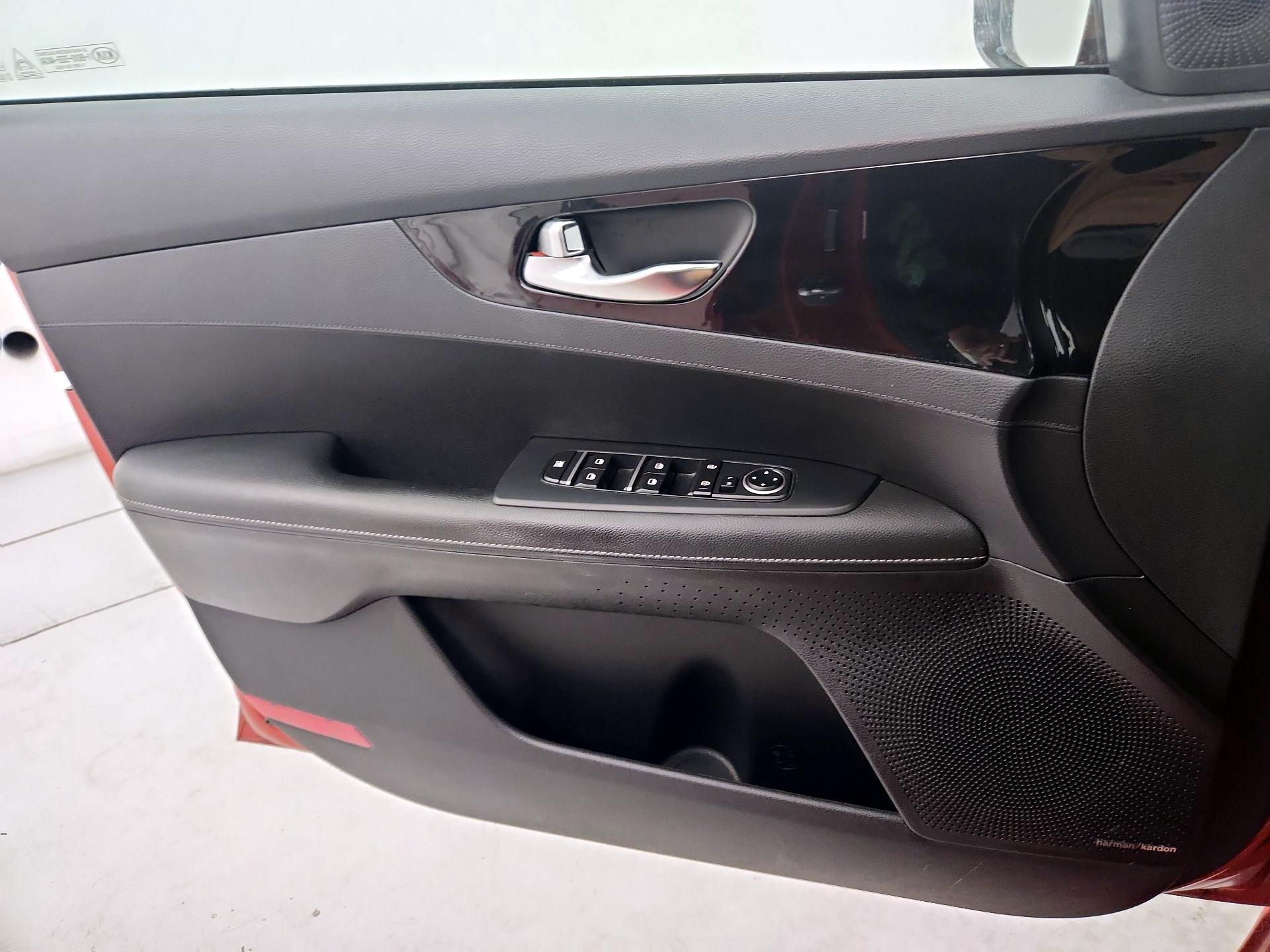 Thumbnail: 2019 Kia Forte - 12