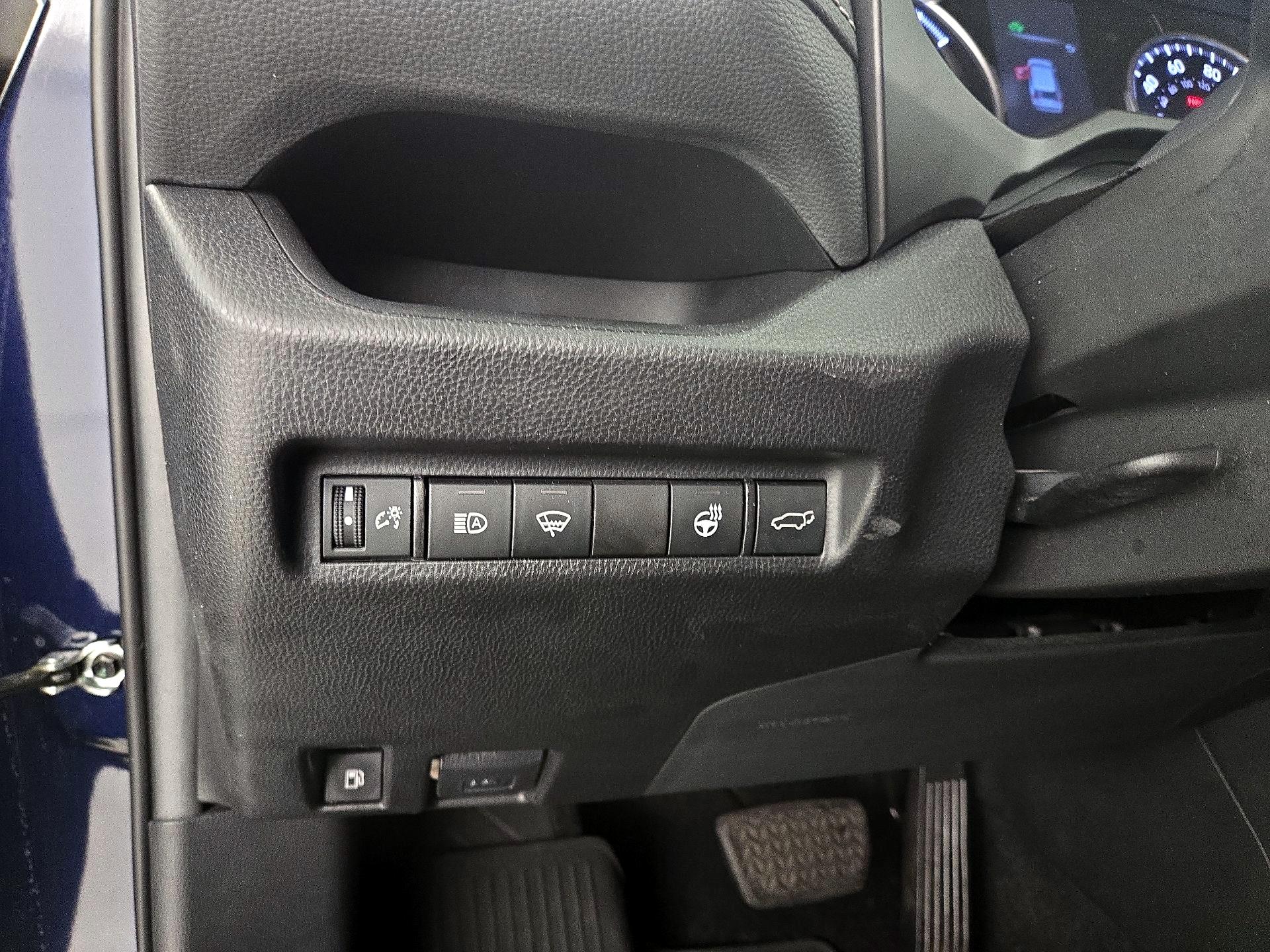 Thumbnail: 2021 Toyota RAV4 - 13