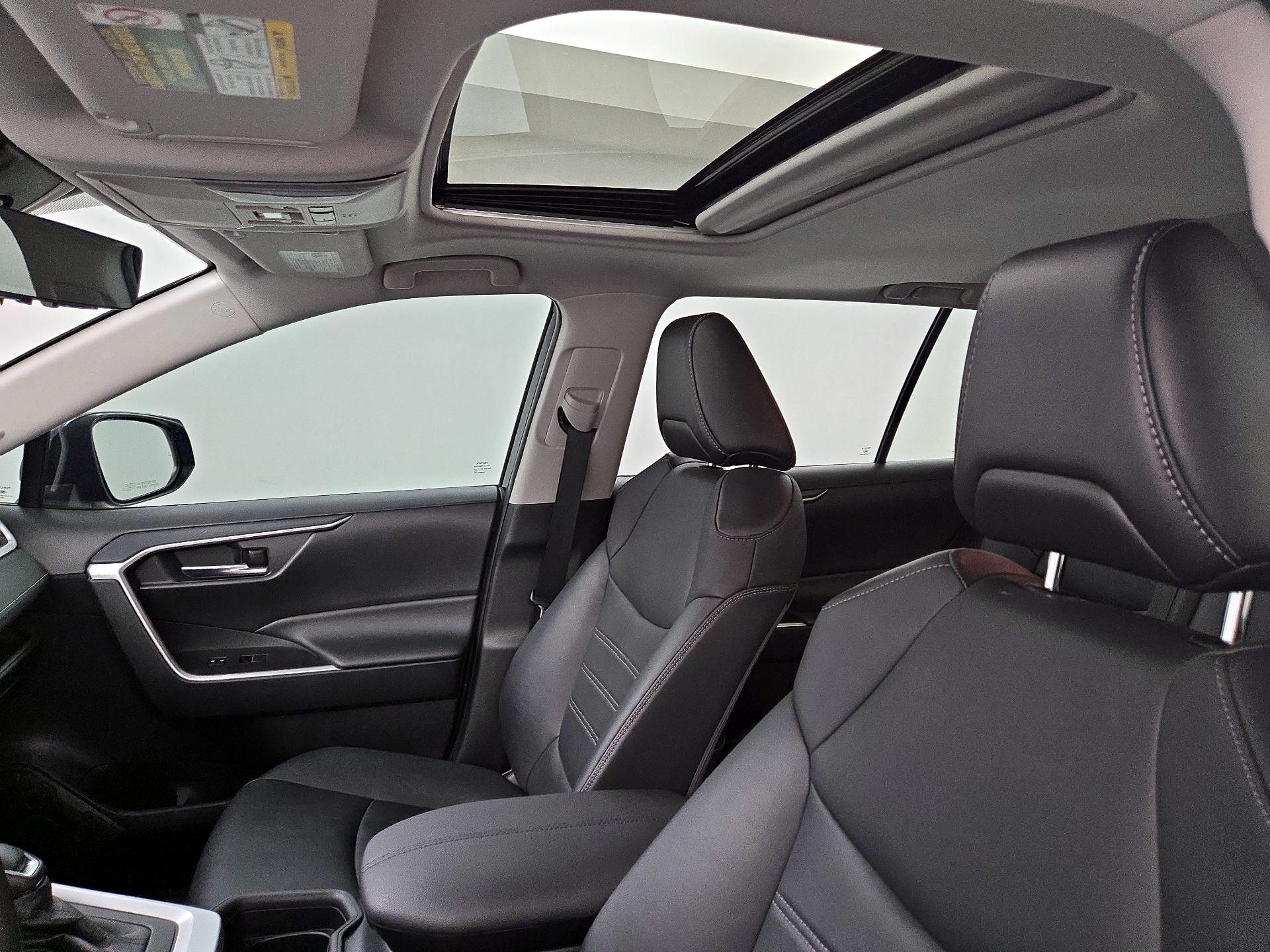Thumbnail: 2021 Toyota RAV4 - 19