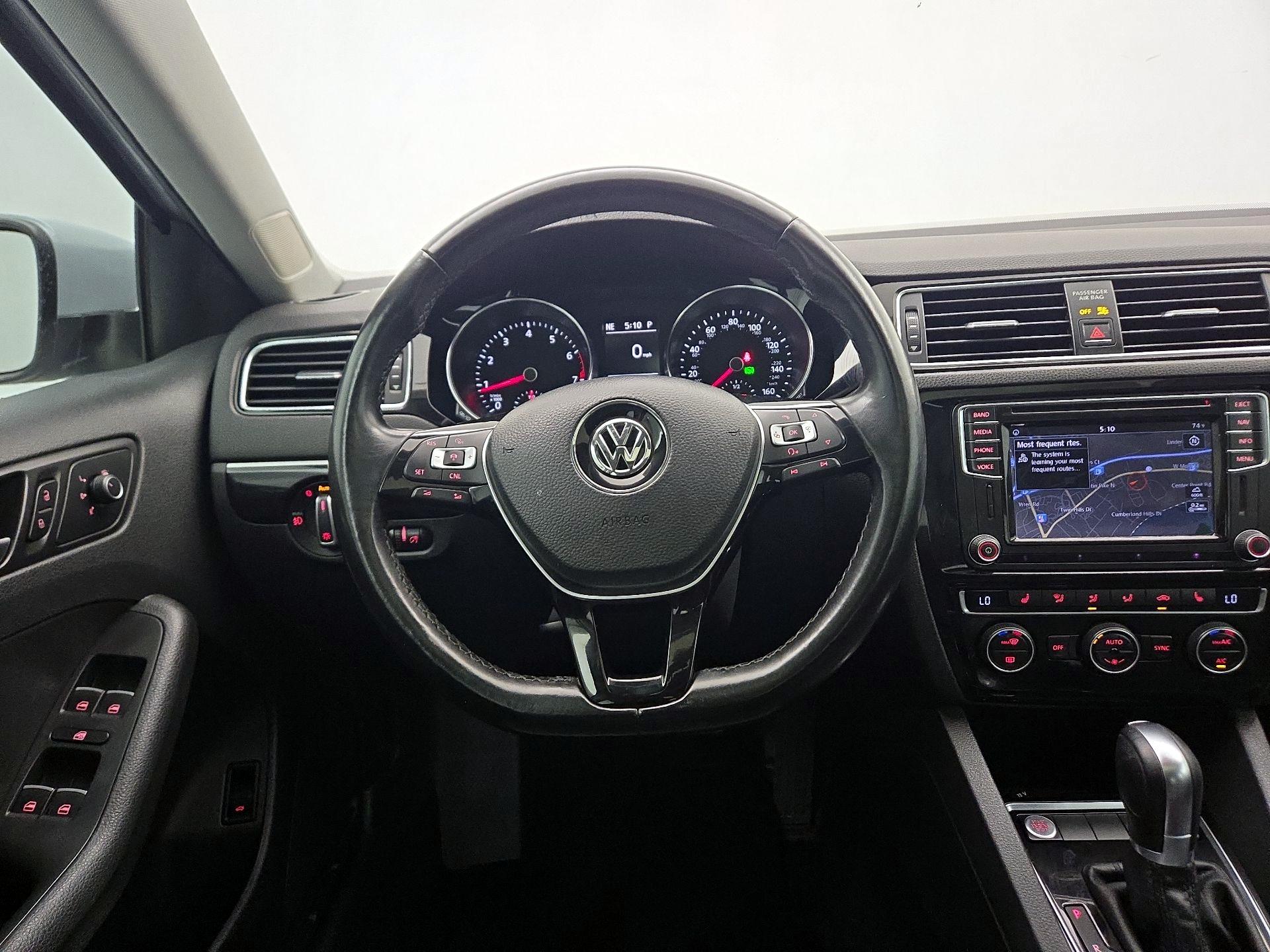 Thumbnail: 2017 Volkswagen Jetta - 10
