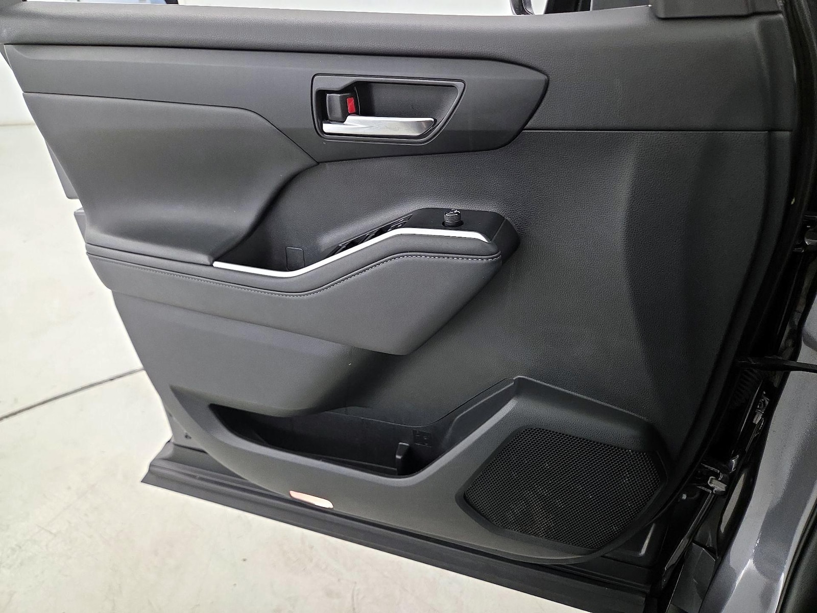 2022 Toyota Highlander XLE - Photo 13