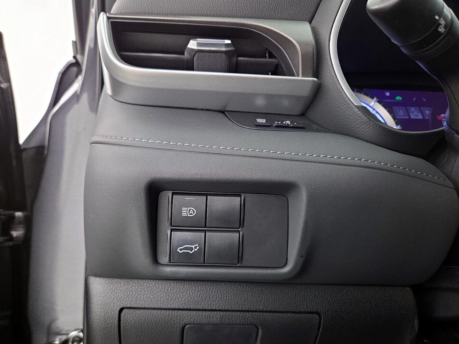 2022 Toyota Highlander XLE - Photo 14