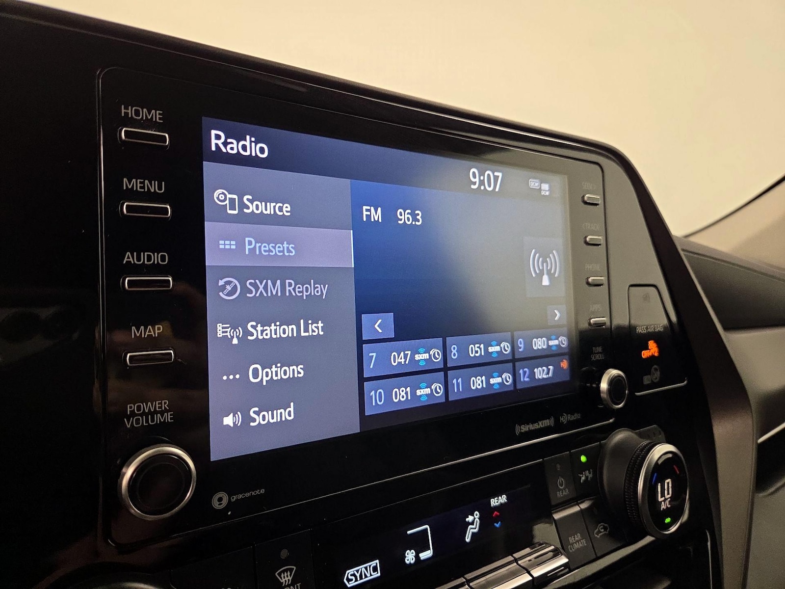 2022 Toyota Highlander XLE - Photo 15