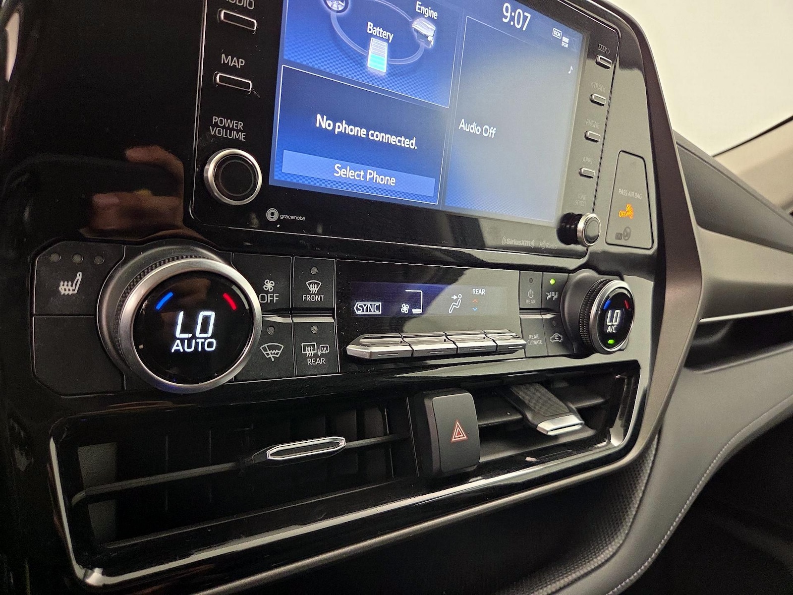 2022 Toyota Highlander XLE - Photo 16