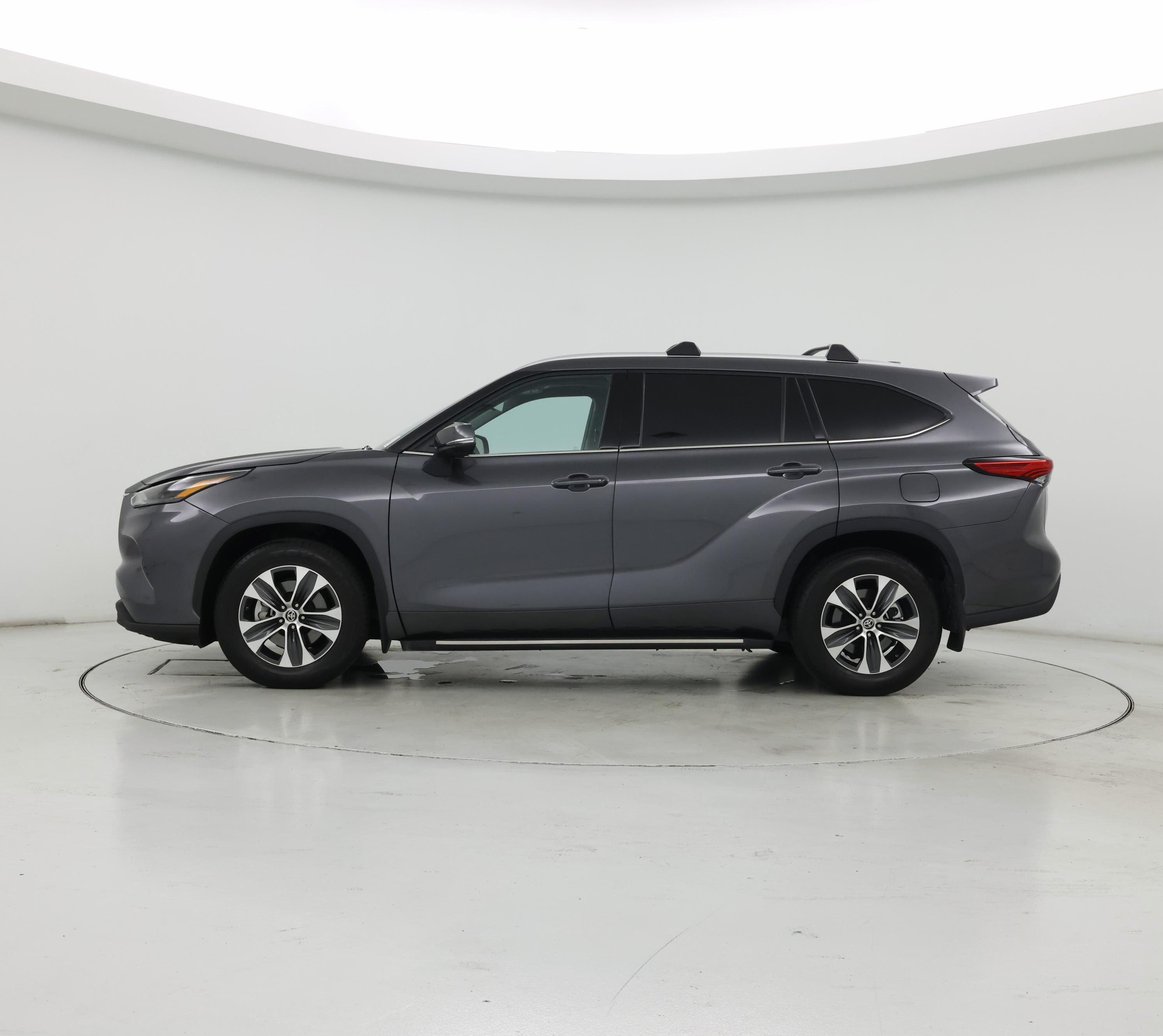 Thumbnail: 2022 Toyota Highlander - 3