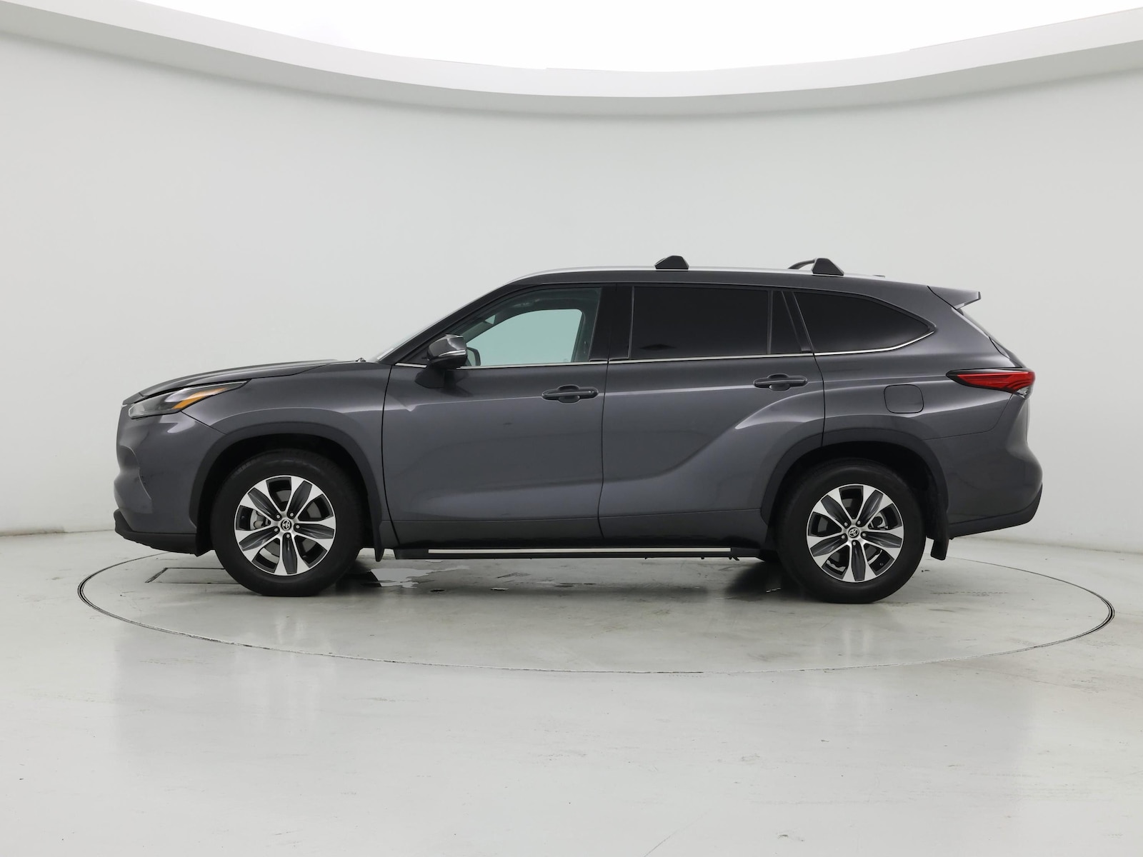 2022 Toyota Highlander XLE - Photo 4