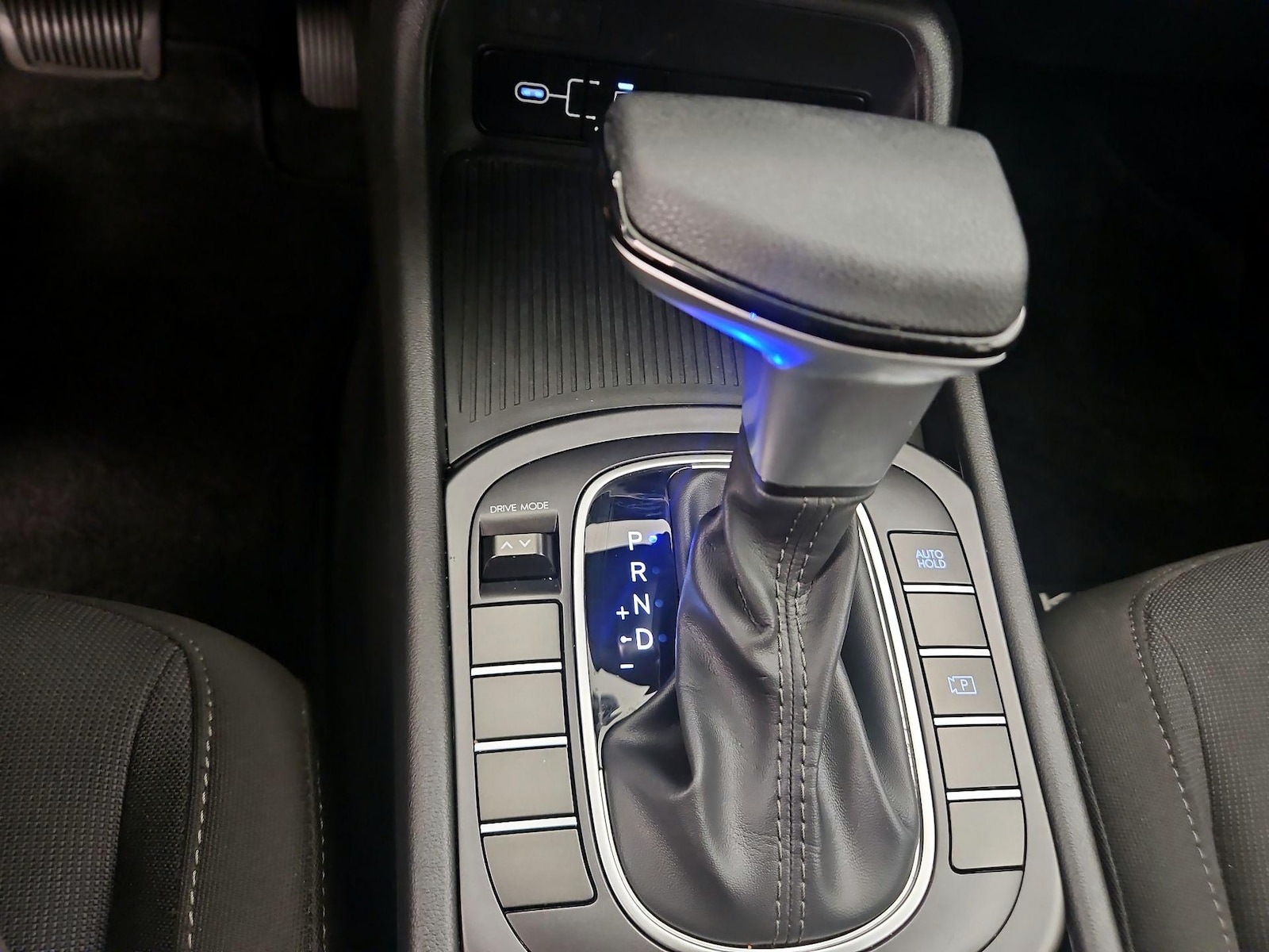 2025 Hyundai Kona SE - Photo 18