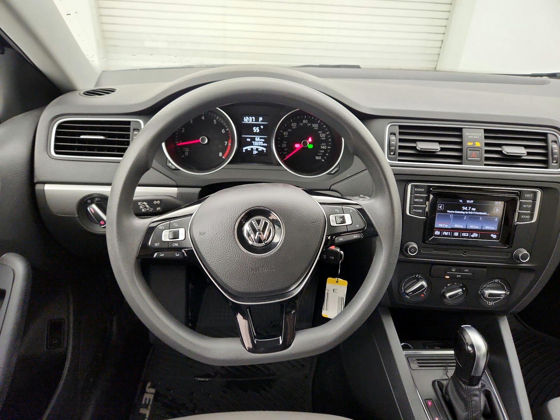 Thumbnail: 2017 Volkswagen Jetta - 10