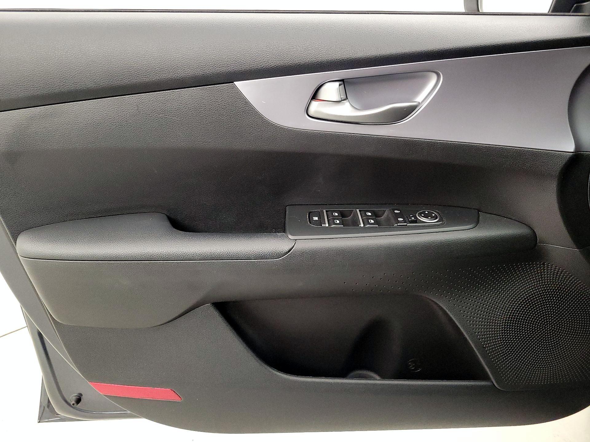 Thumbnail: 2022 Kia Forte - 12