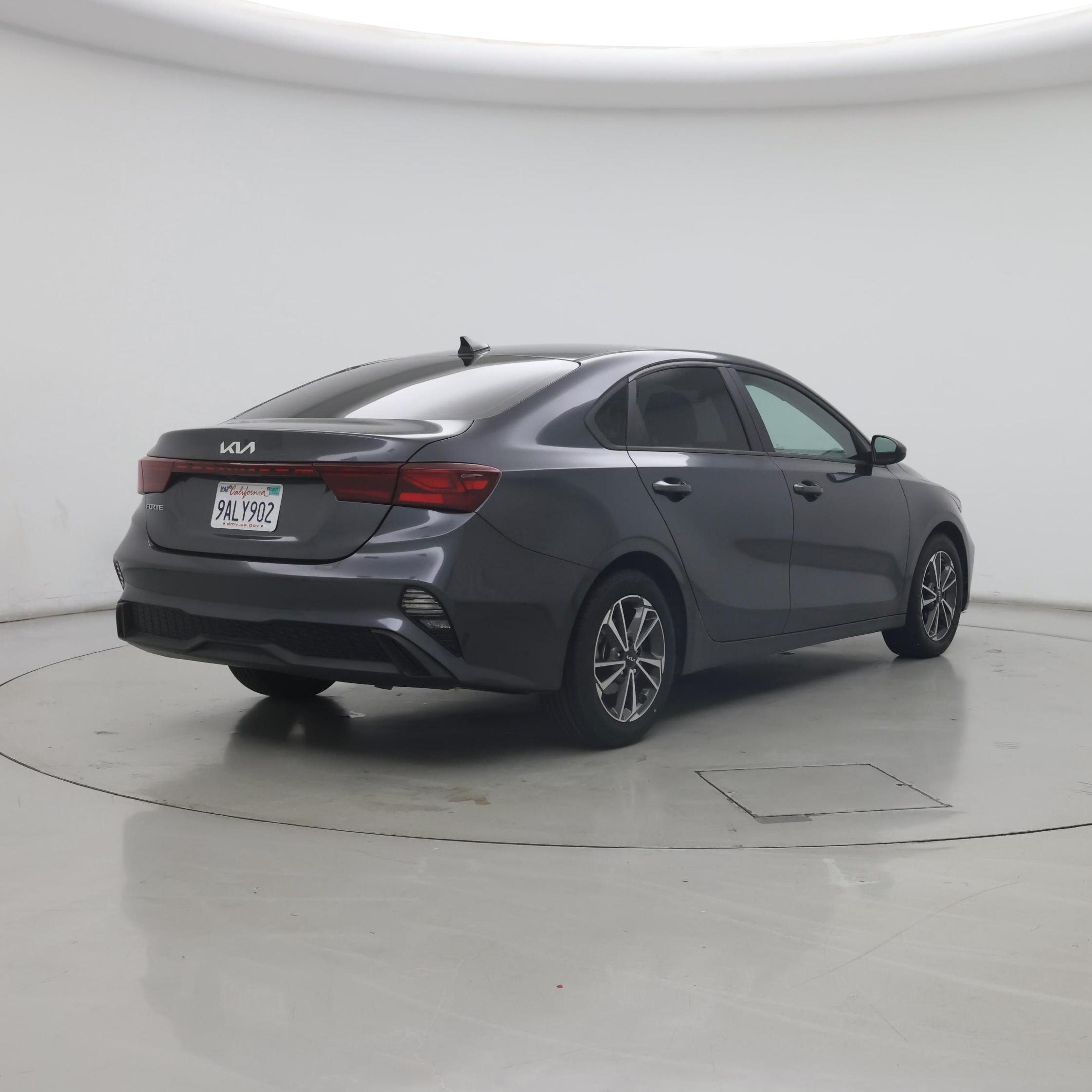 Thumbnail: 2022 Kia Forte - 8