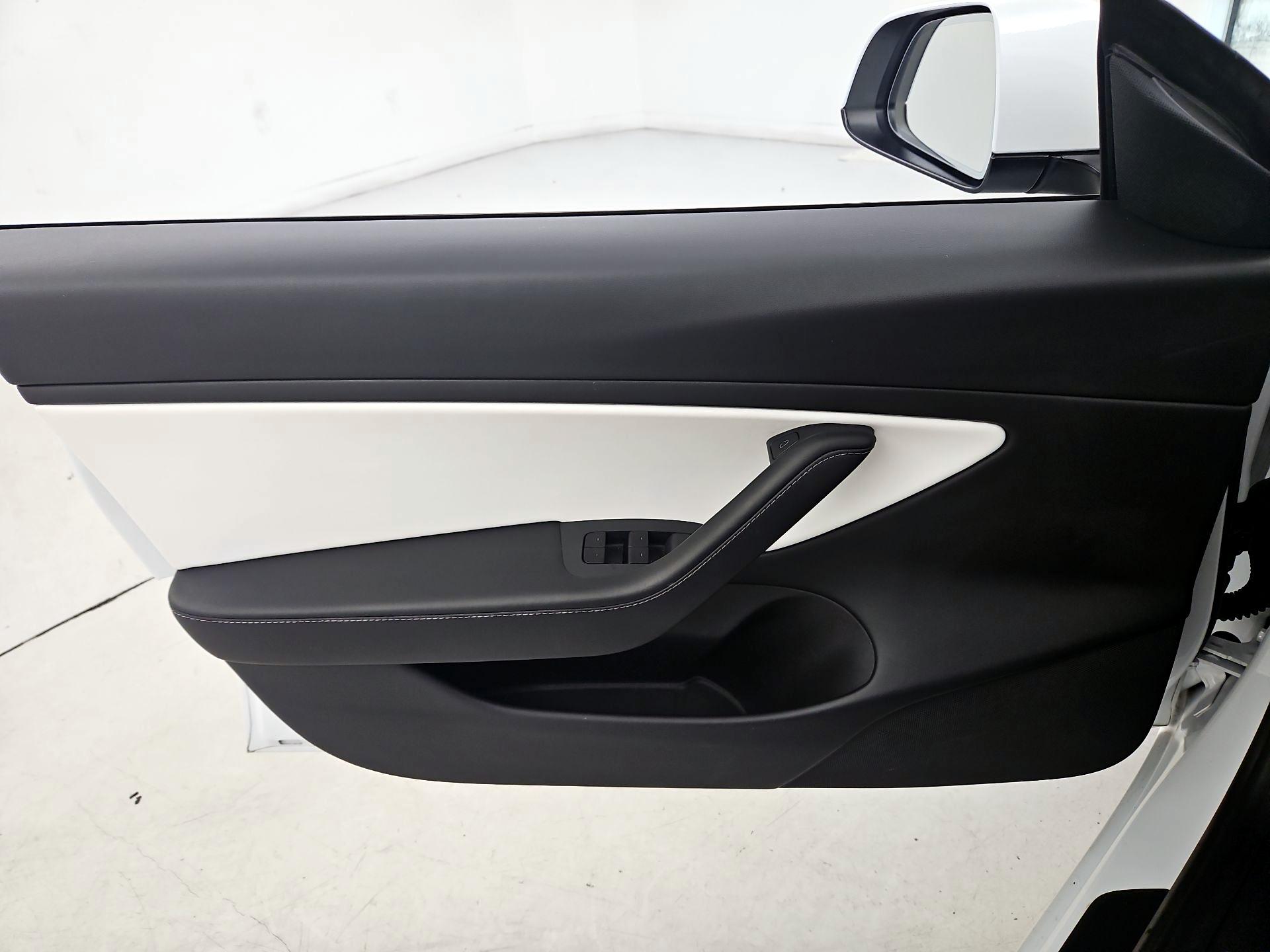 Thumbnail: 2021 Tesla Model 3 - 12