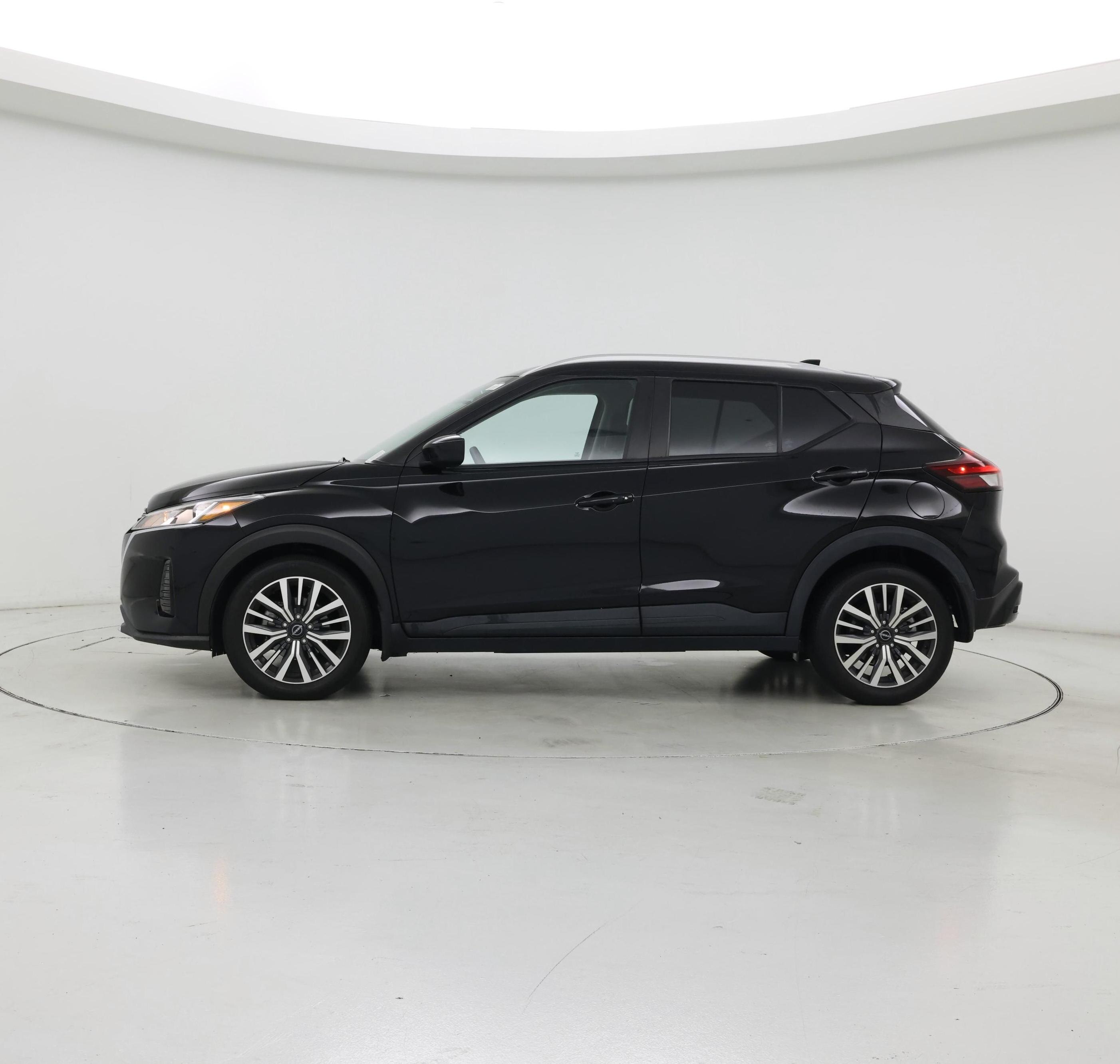 Thumbnail: 2023 Nissan Kicks - 3